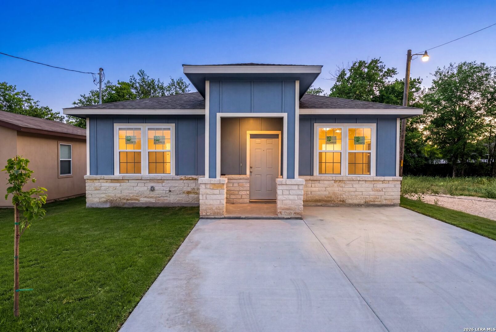 717 Avenue C, Seguin, TX 78155 — photo 1