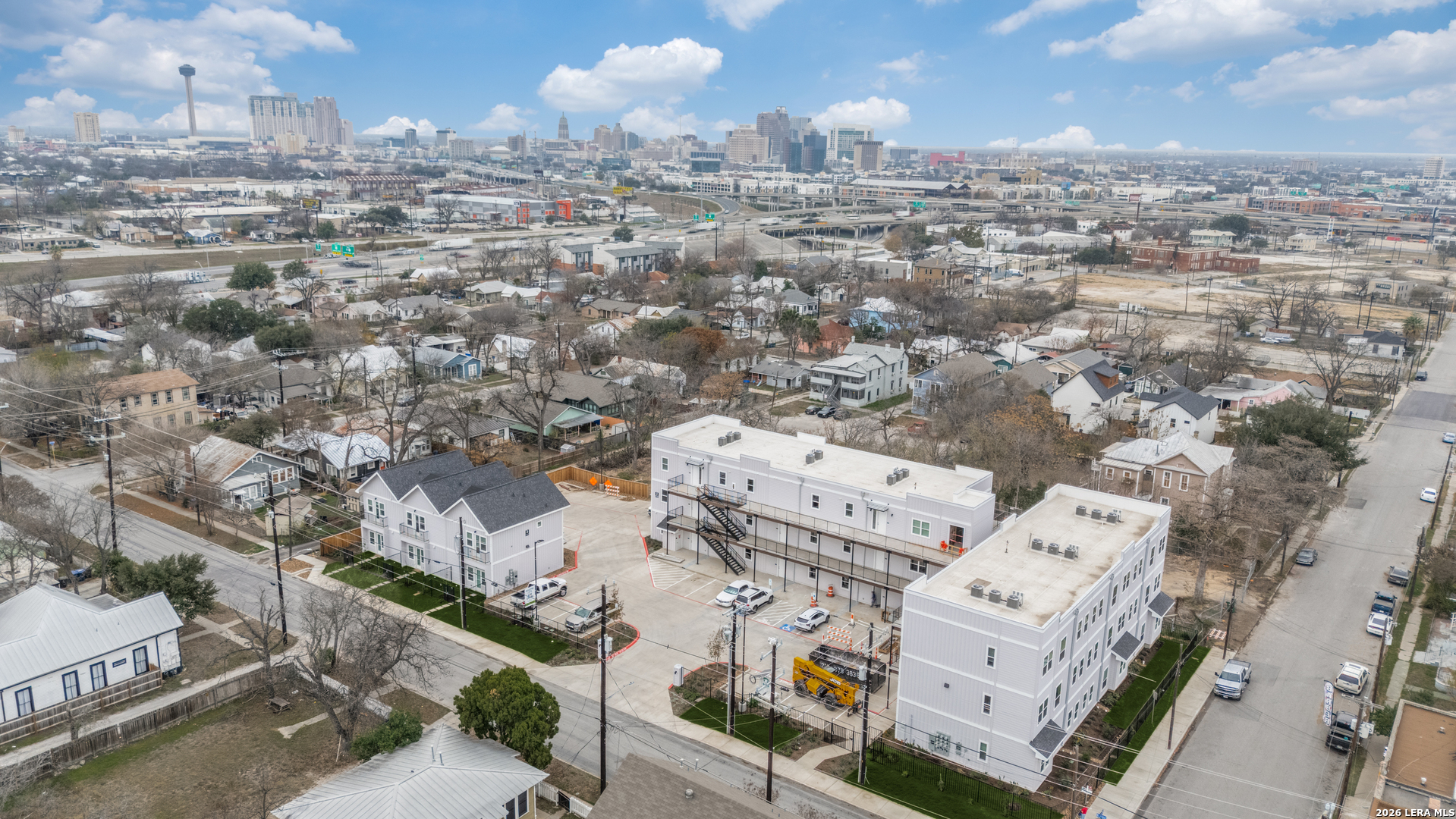 330 E Carson St, San Antonio, TX 78208 — photo 1