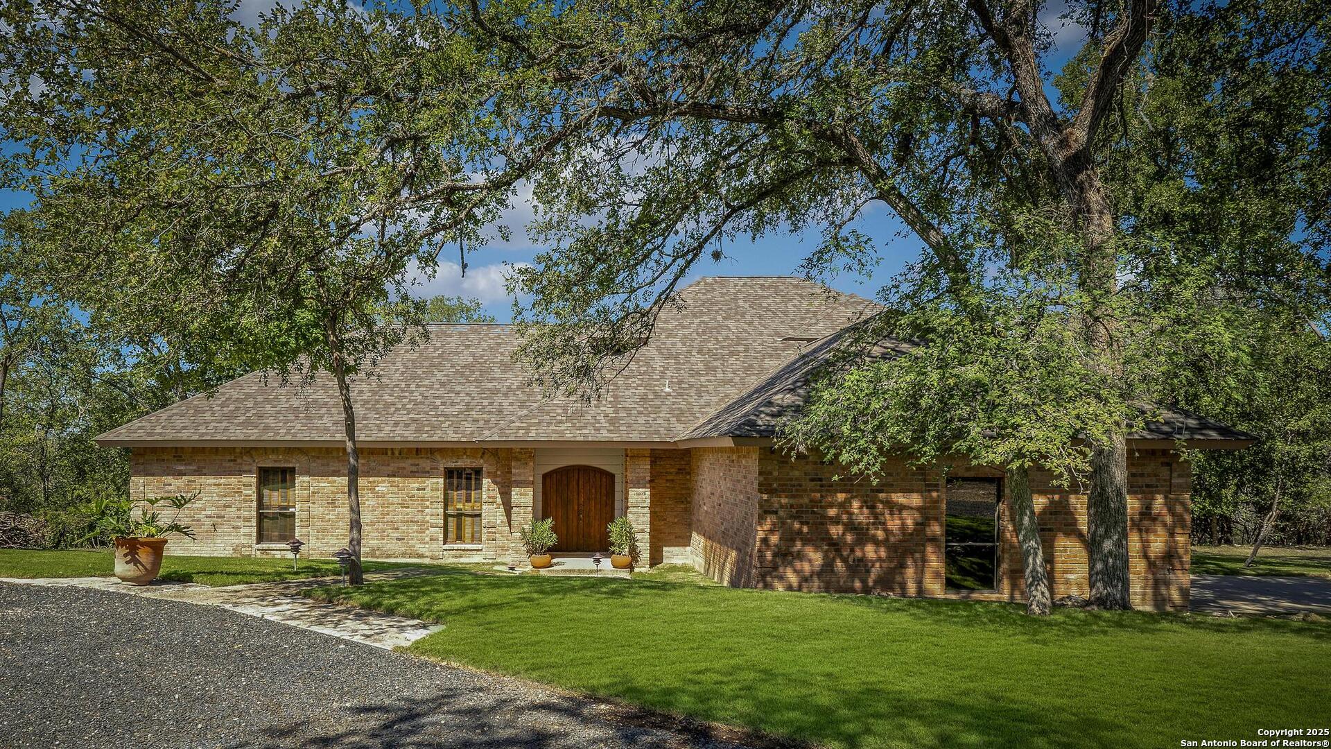 127 Siebeneicher Rd, Boerne, TX 78006 — photo 1