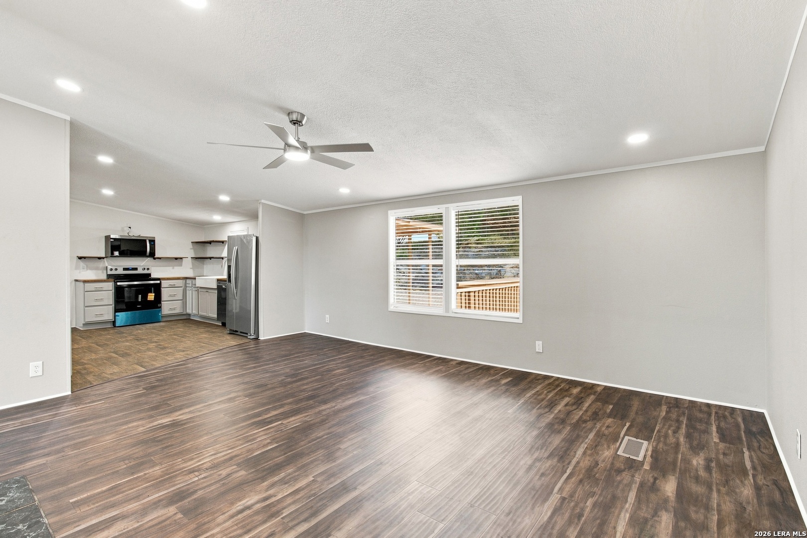 410 DUCK MOUNTAIN LN, , 78133 — photo 1