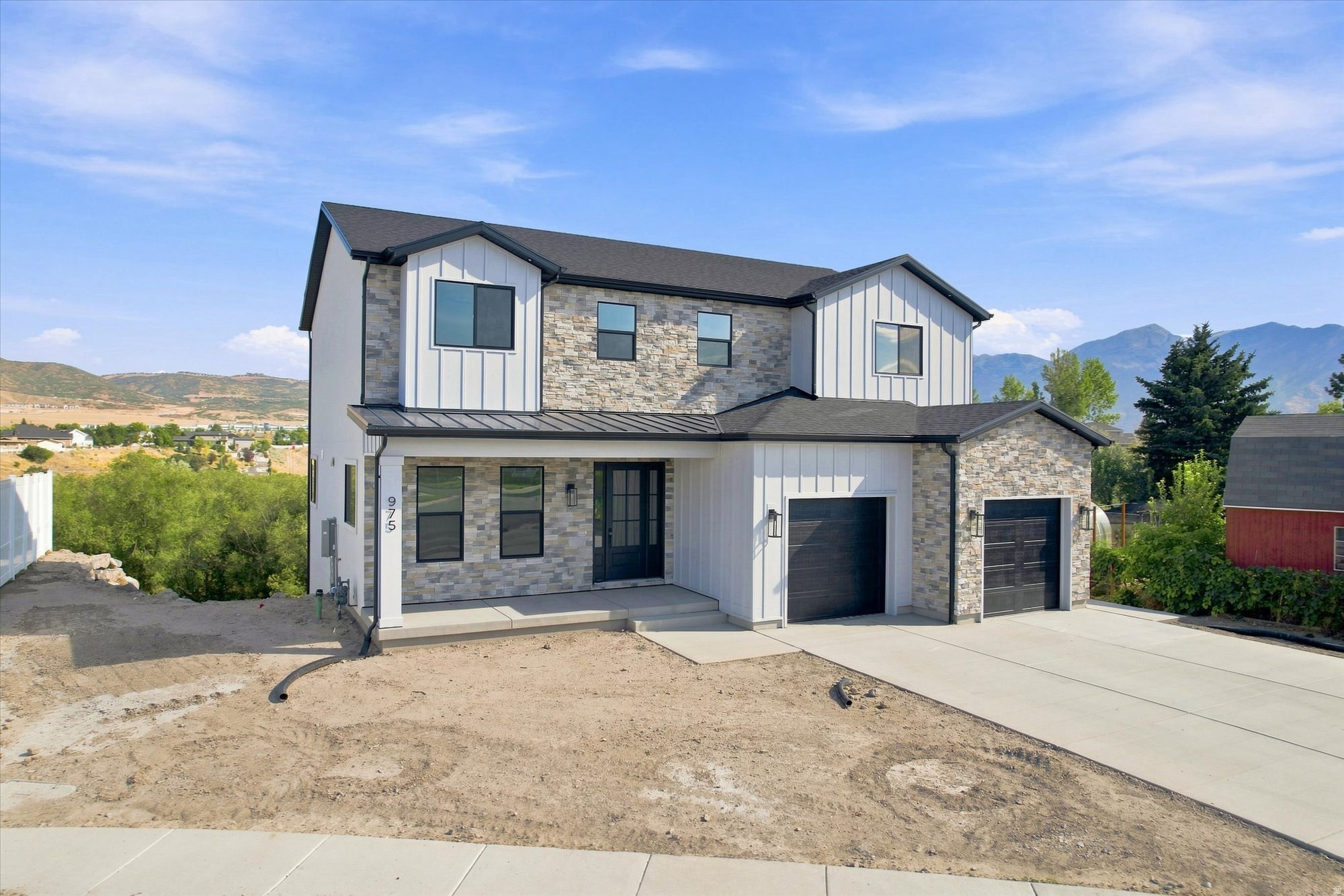975 E OAK CREEK DR
