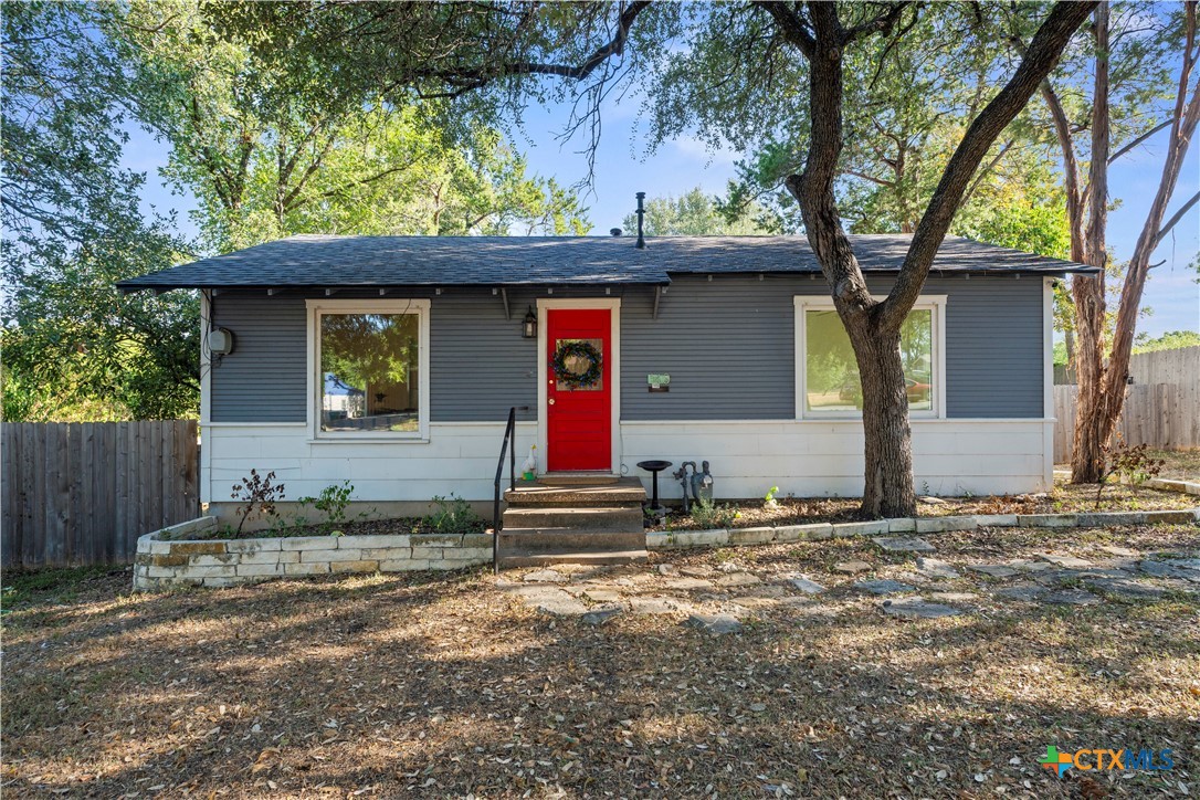140 E 15th Avenue, Belton, TX 76513 — photo 1