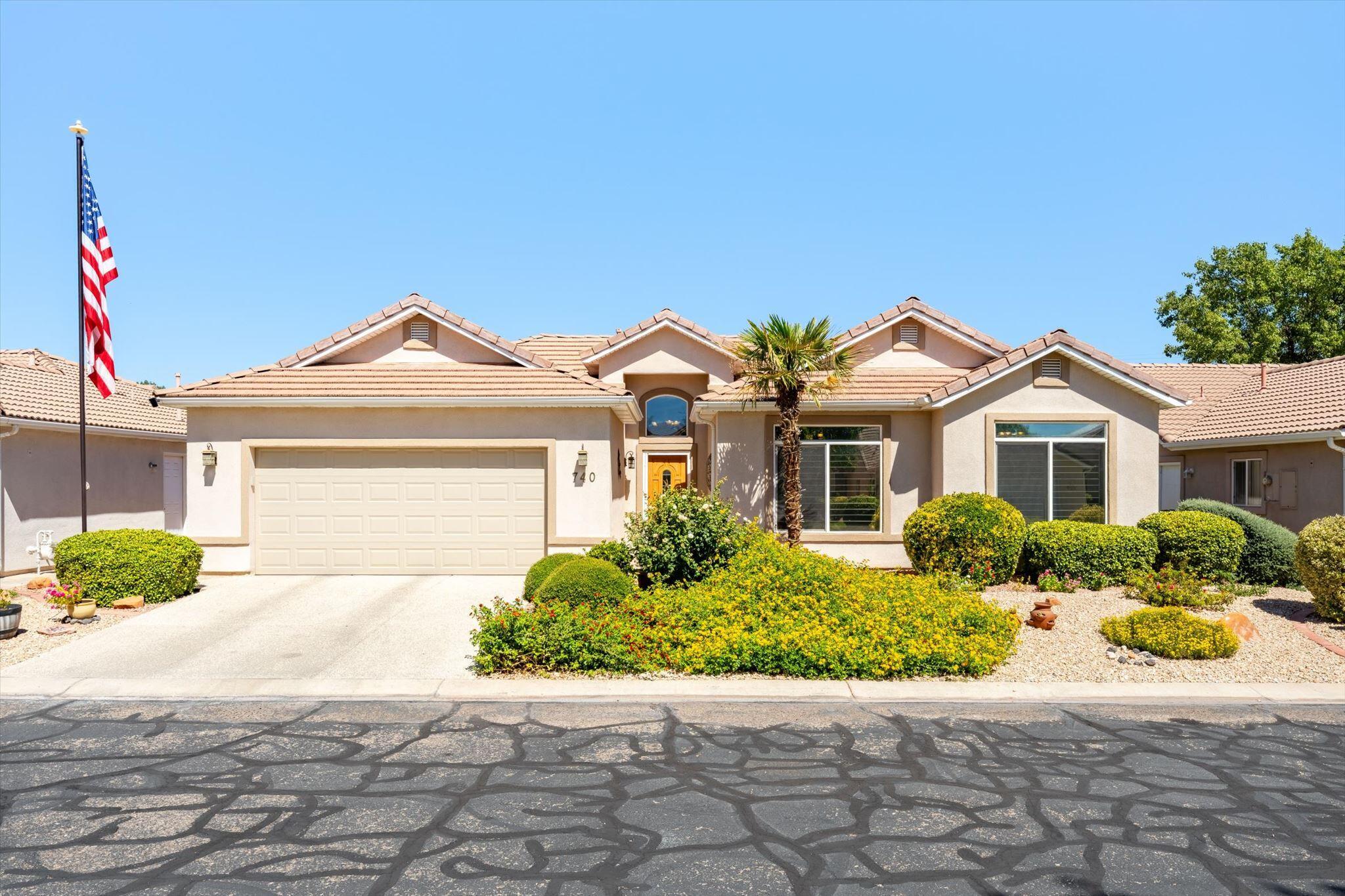 740 W Lobo LN, Washington, UT 84780 — photo 1