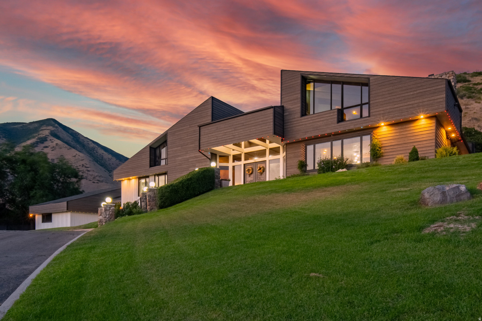 12 N QUIET MEADOW LN, Mapleton, UT 84664 — photo 1