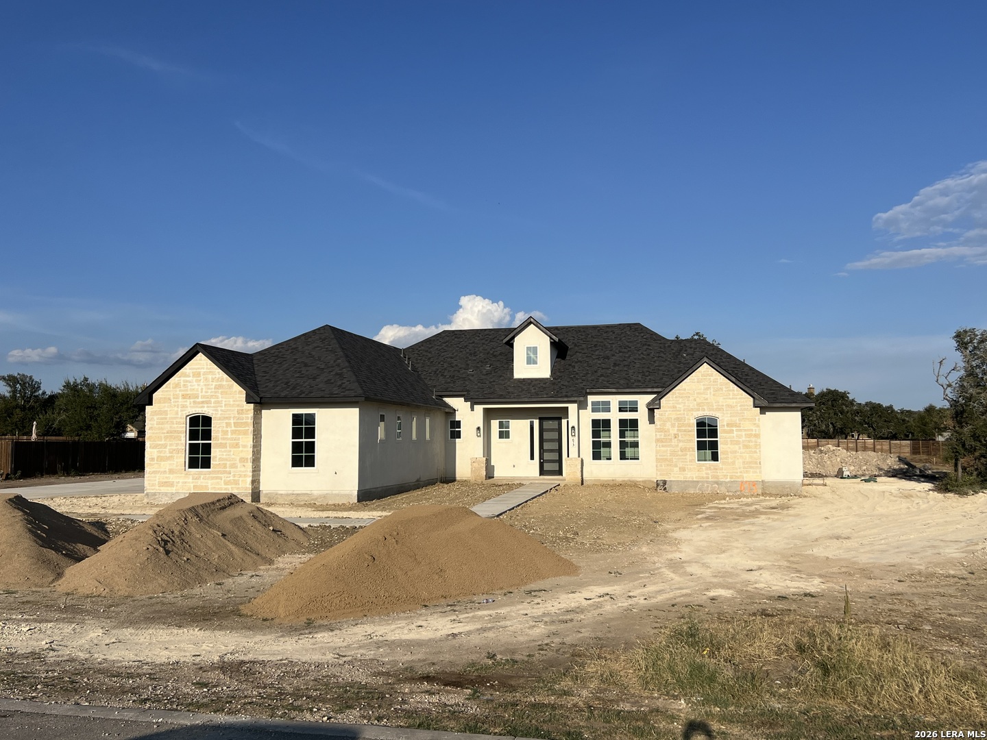 673 James Way, Castroville, TX 78009 — photo 1