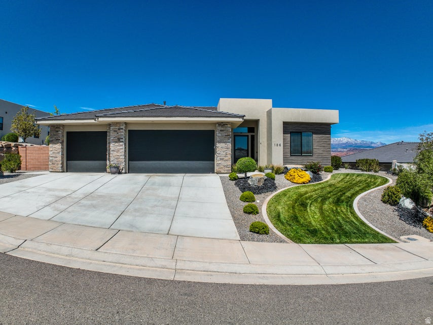 186 S MEGOZZO DR, St. George, UT 84770 — photo 1