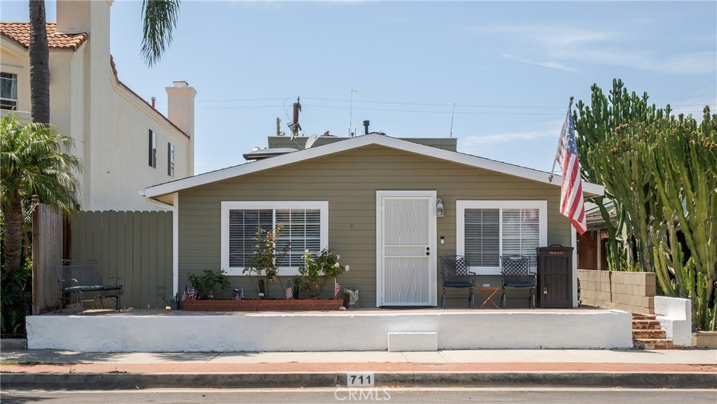711 Huntington, Huntington Beach, CA 92648 — photo 1