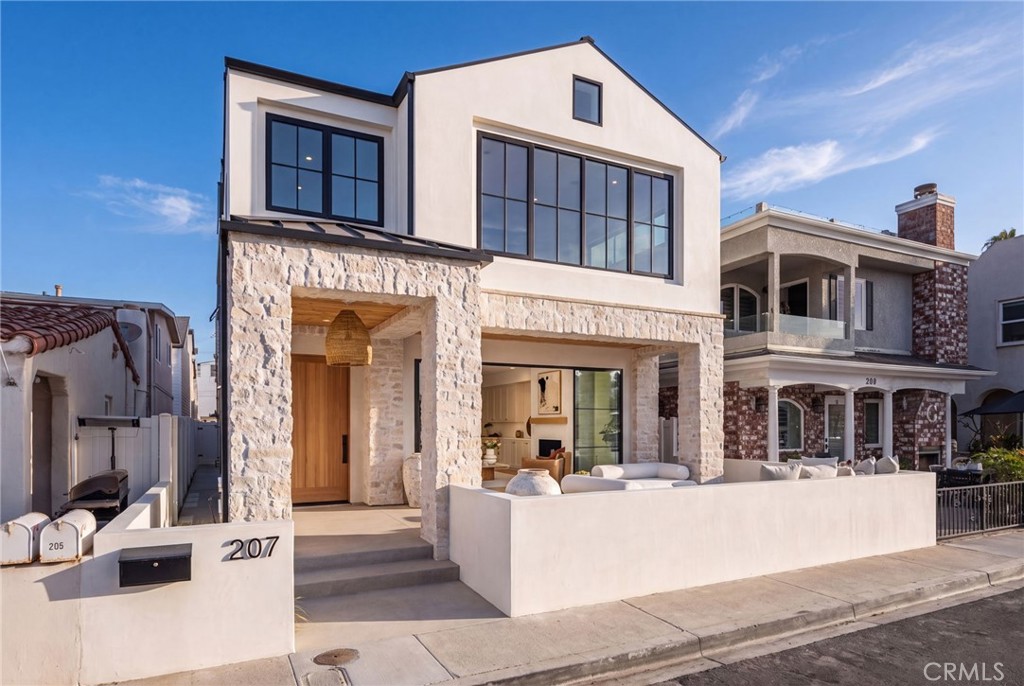 207 43rd Street, Newport Beach, CA 92663 — photo 1