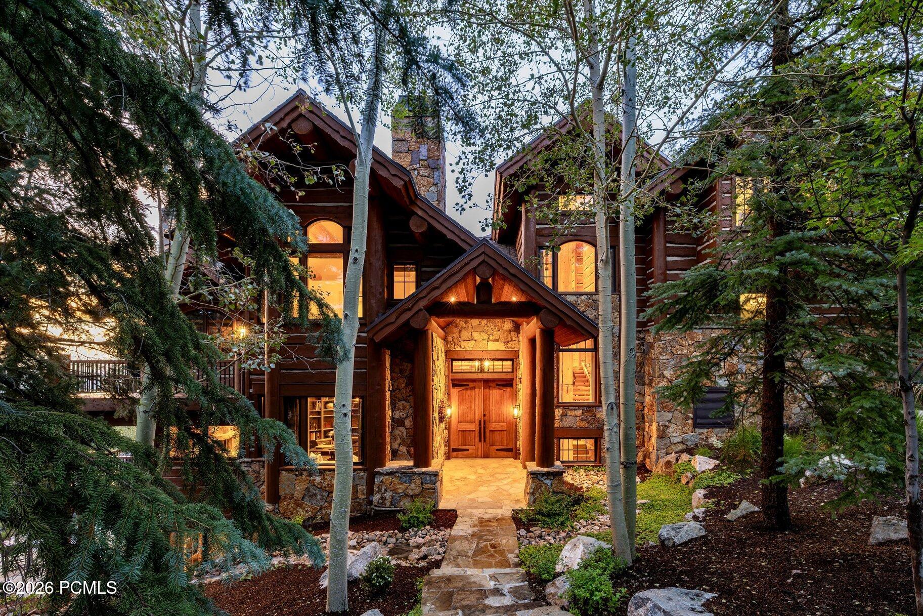8045 Woodland View