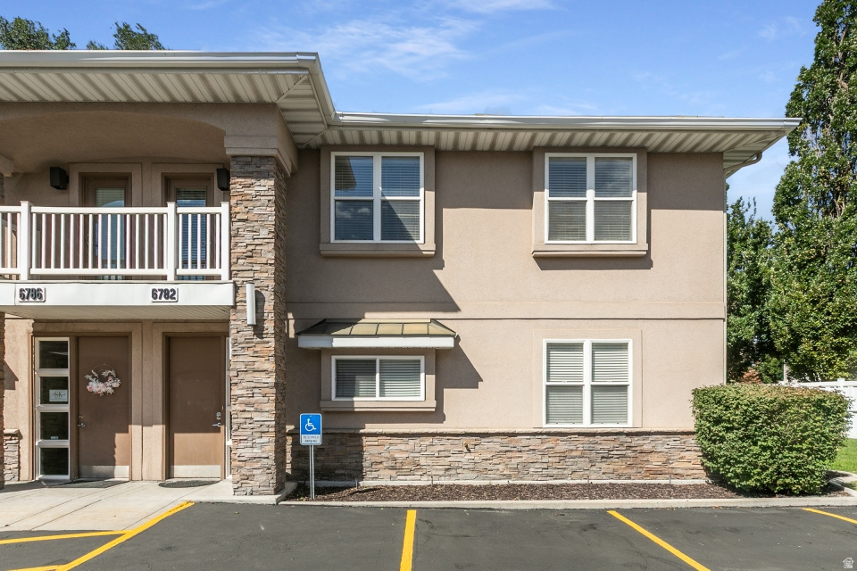 6782 S 1300 E, Cottonwood Heights, UT 84121 — photo 1