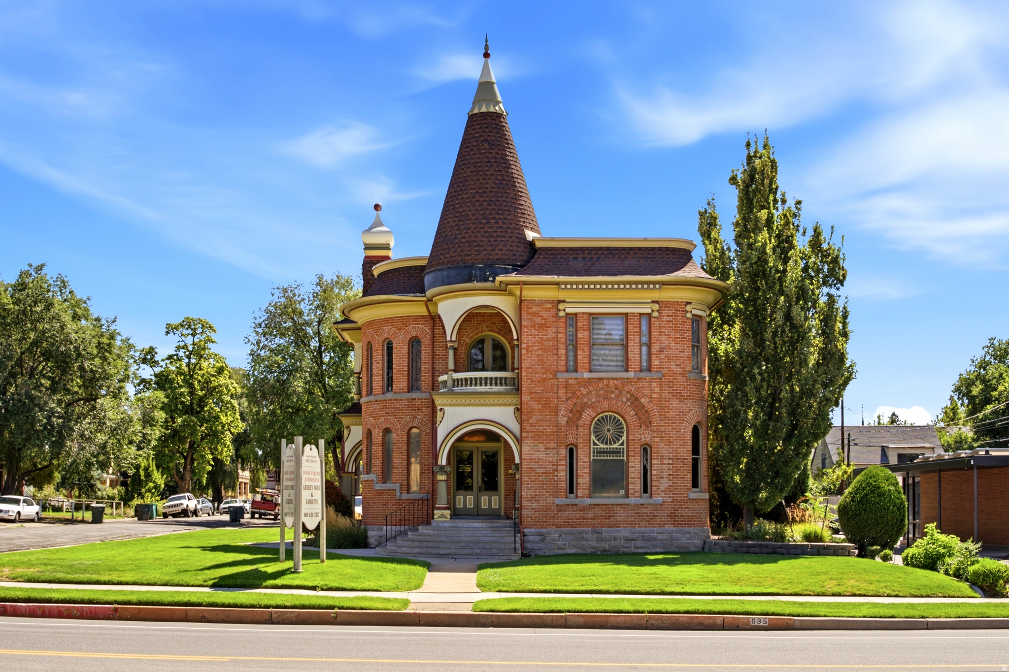 635 E 25TH