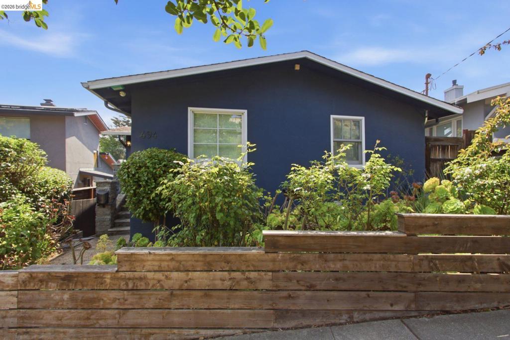 494 Jean St, Oakland, CA 94610 — photo 1