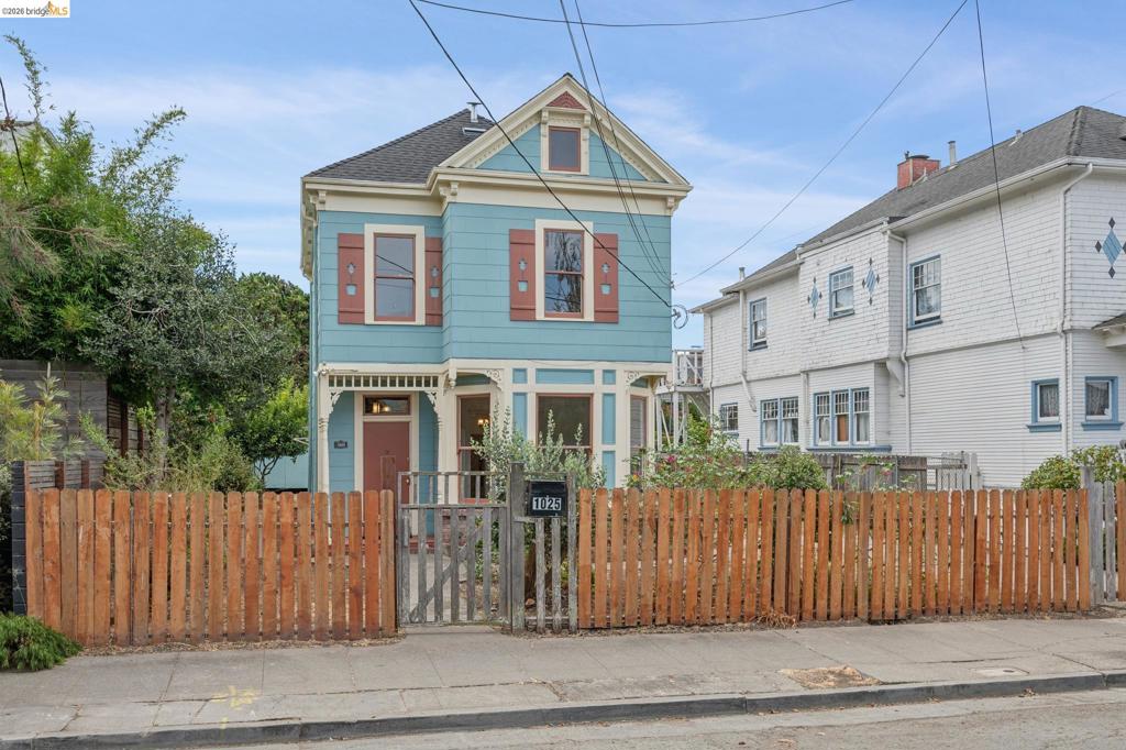 1025 55Th St, Oakland, CA 94608 — photo 1