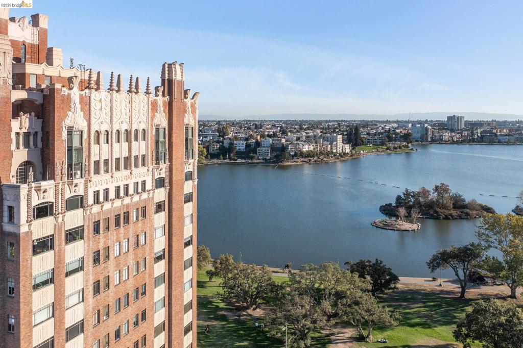 492 Staten Ave 1002, Oakland, CA 94610 — photo 1