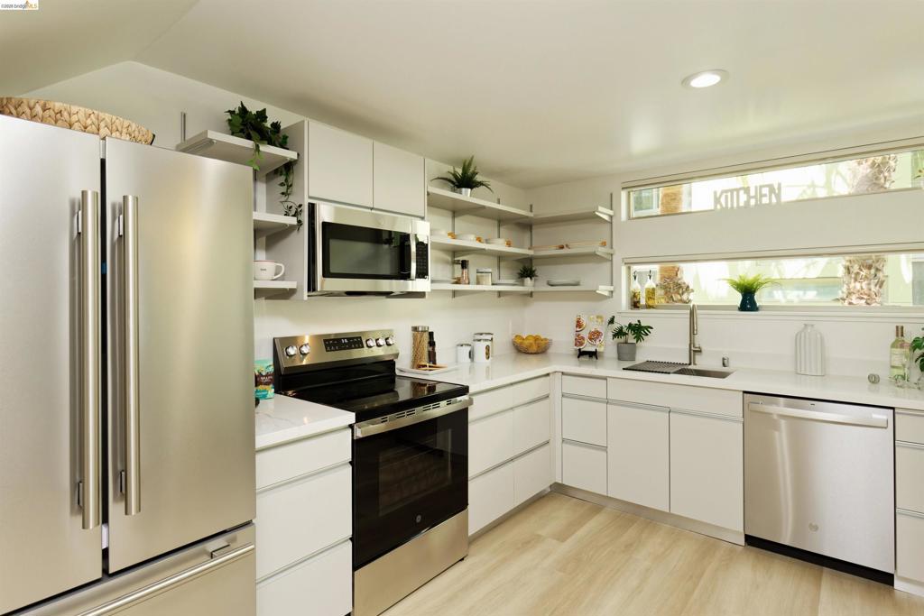 1201 Pine St 315, Oakland, CA 94607-1461 — photo 1