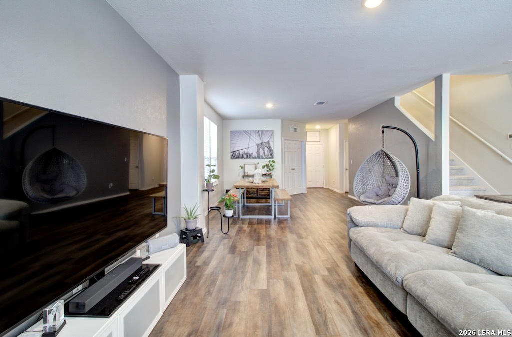 10222 Crossbuck, , 78109 — photo 1