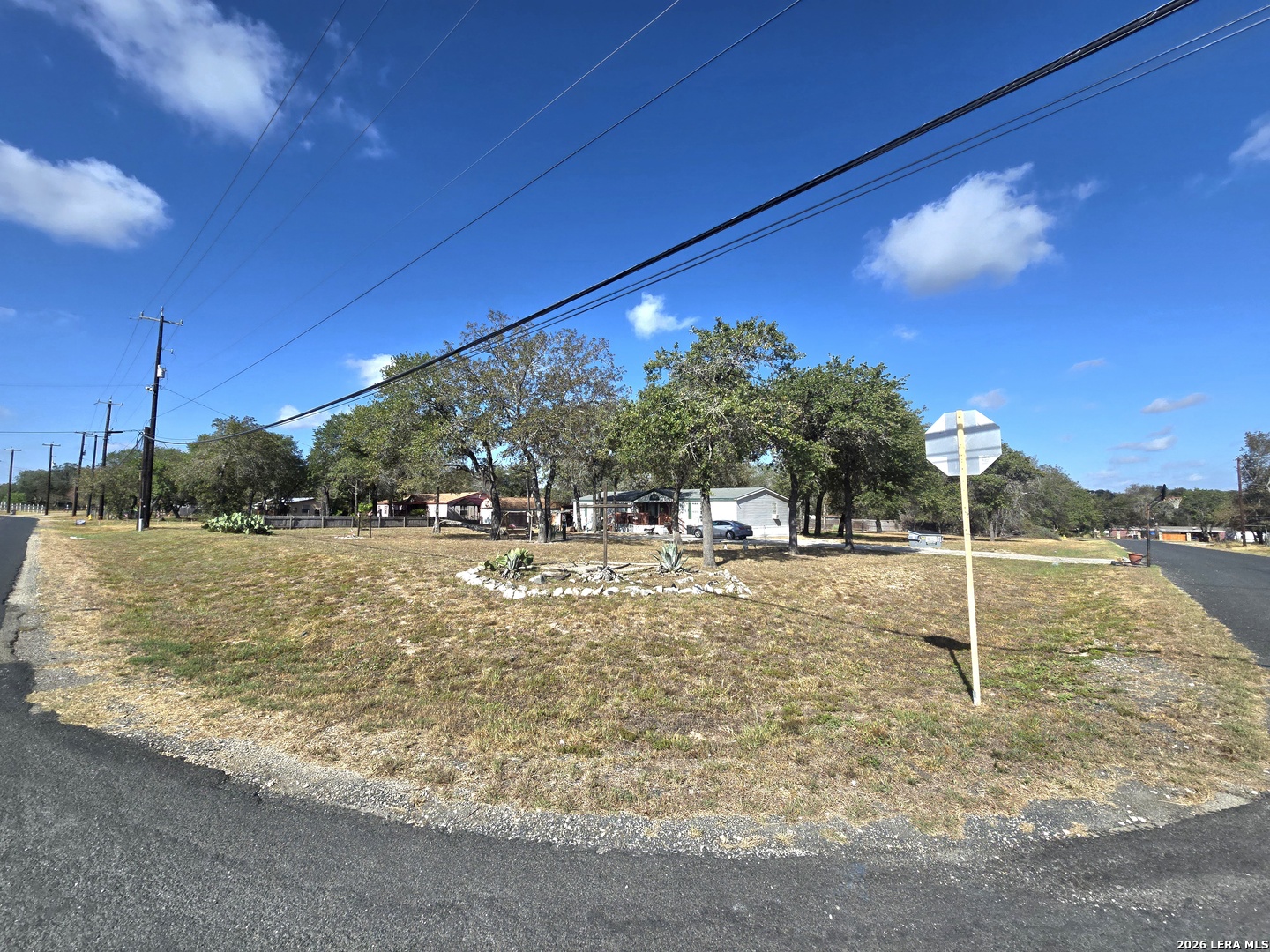 2011 HICKORY WAY, San Antonio, TX 78264 — photo 1