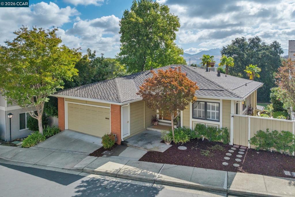 1652 Siskiyou Dr, Walnut Creek, CA 94598 — photo 1