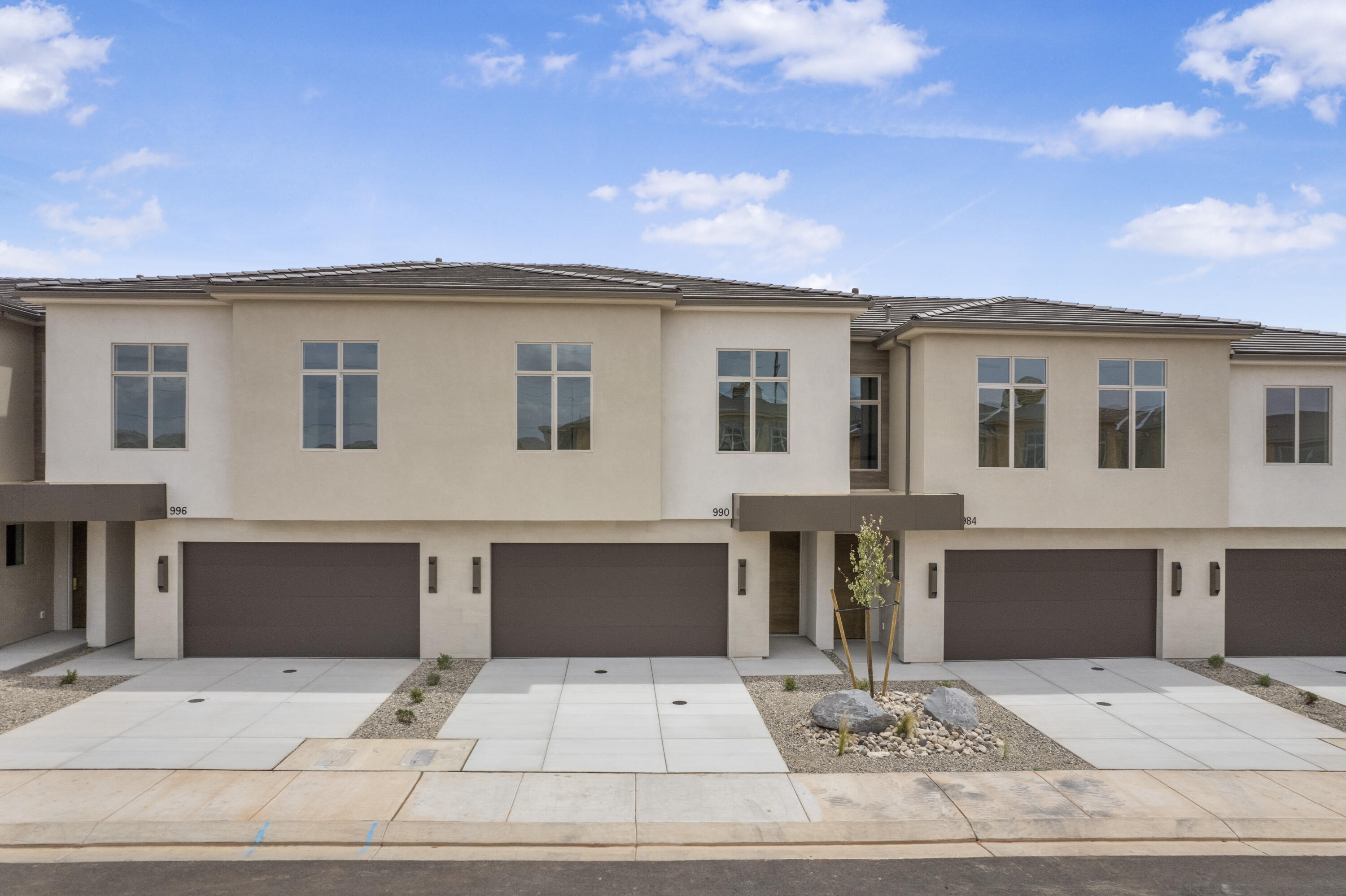 984 Manen ST, Washington, UT 84780 — photo 1