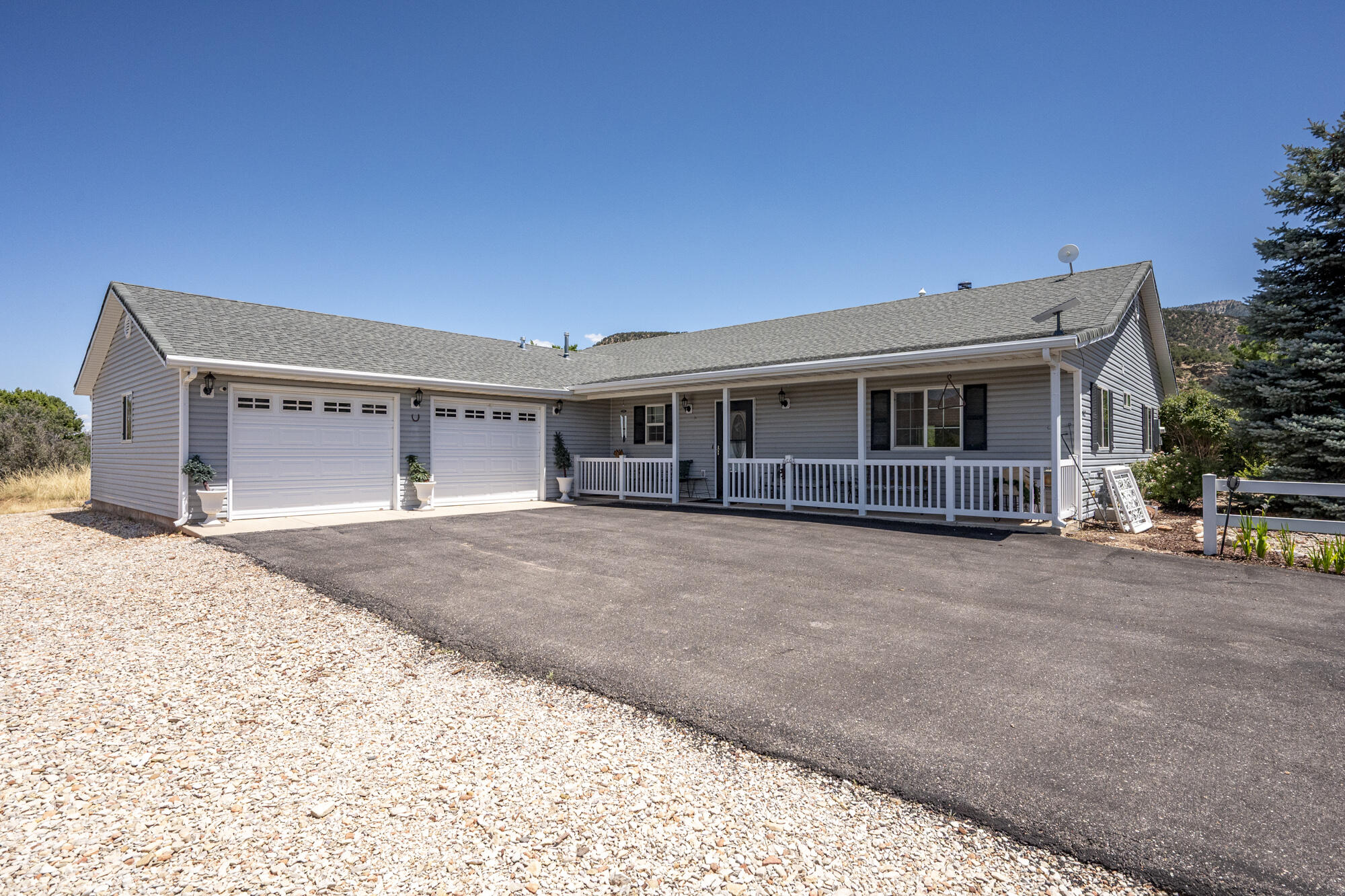 762 Wipishani LN, New Harmony, UT 84757 — photo 1