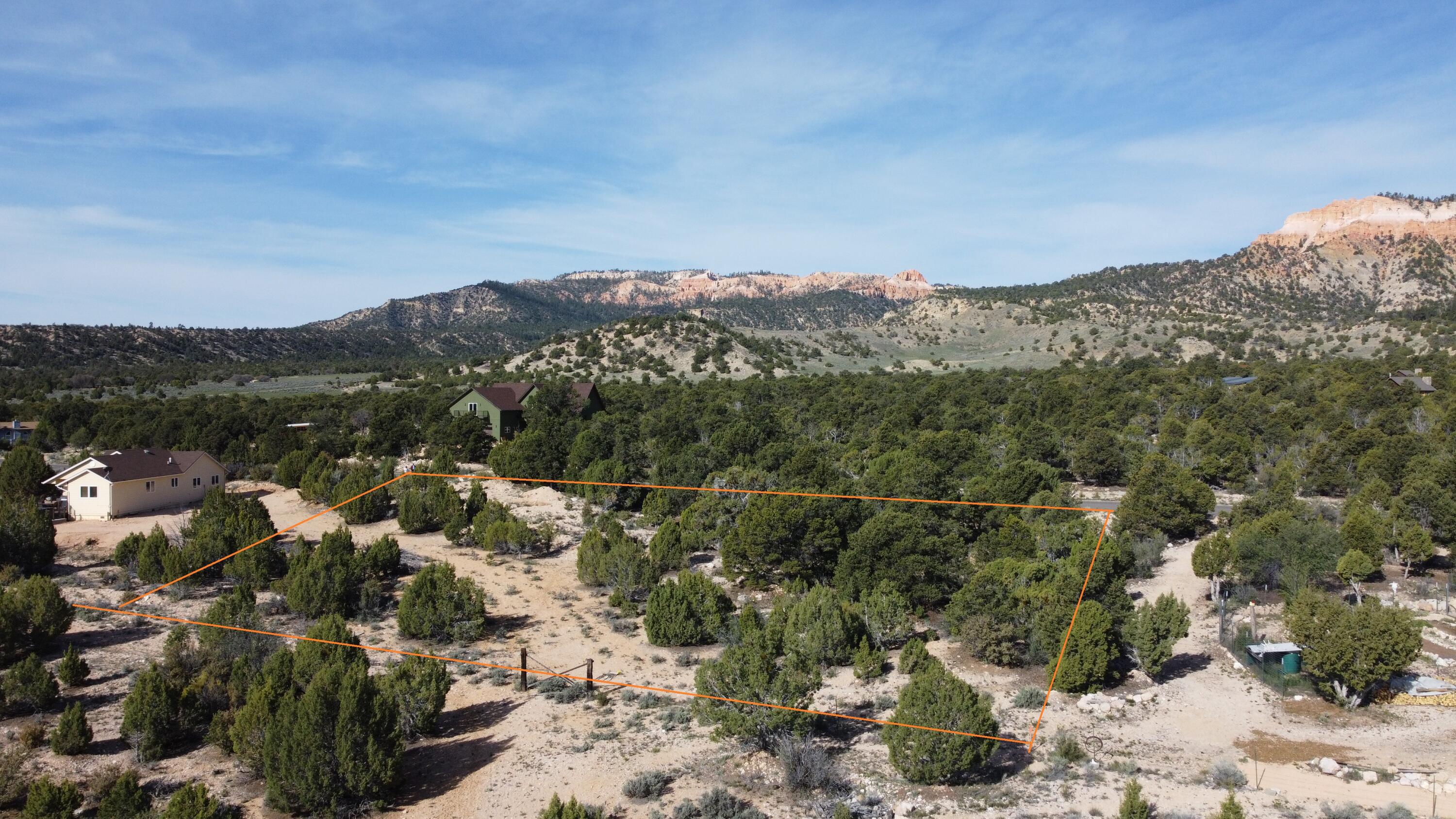 145 S Southerland CT, Tropic, UT 84776