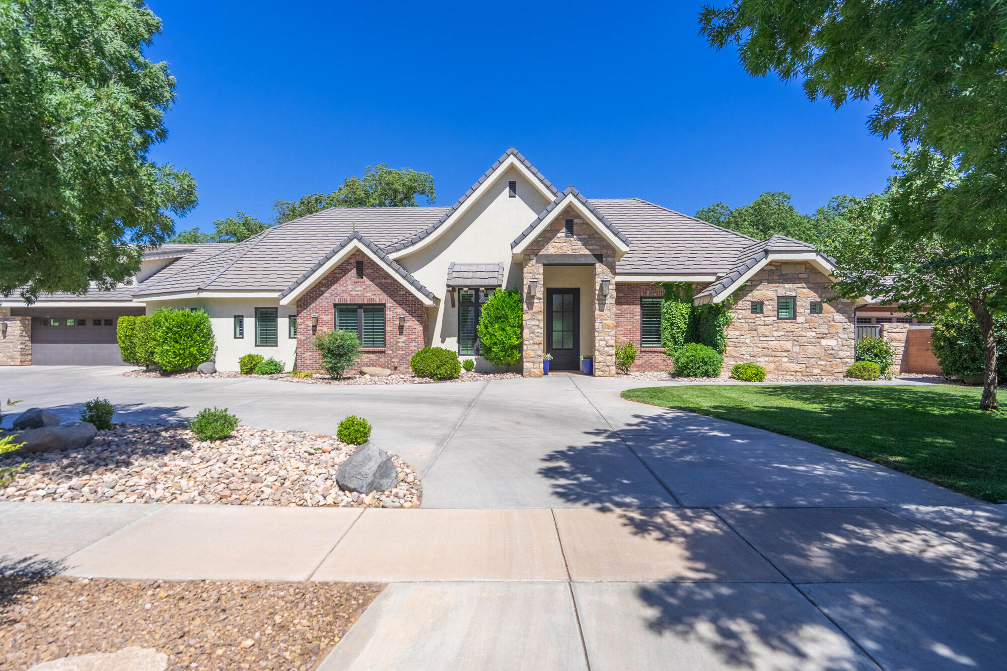 683 S 990 W, Hurricane, UT 84737 — photo 1