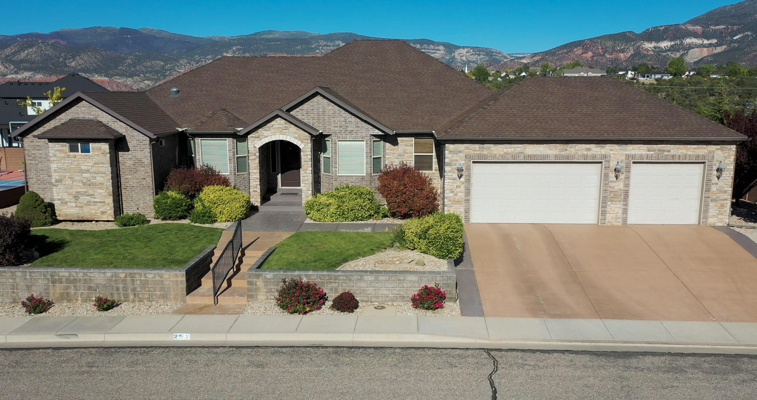252 S Ridgeview W, Cedar City, UT 84720 — photo 1