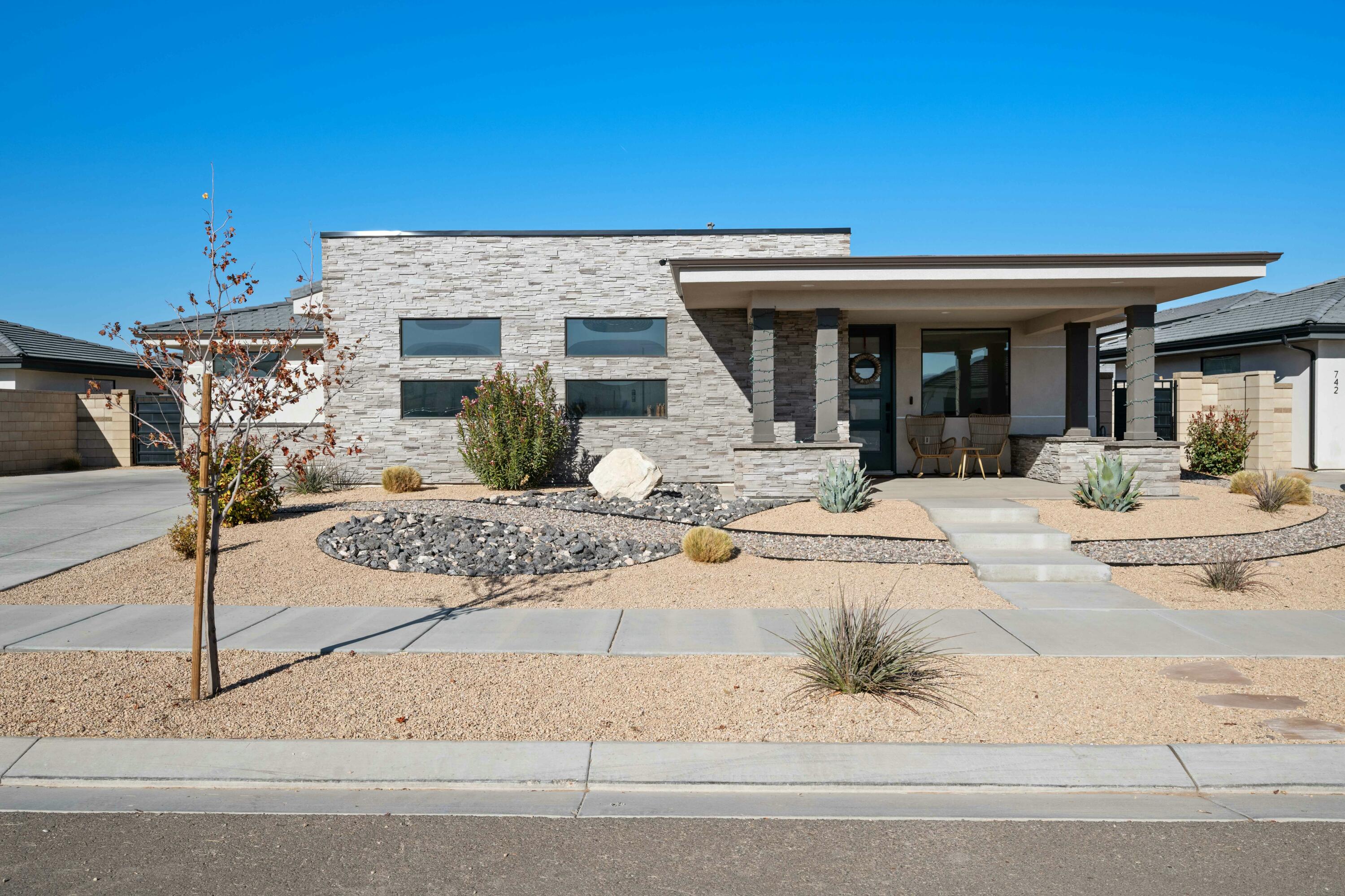 748 Rust Bluff DR, St George, UT 84790 — photo 1