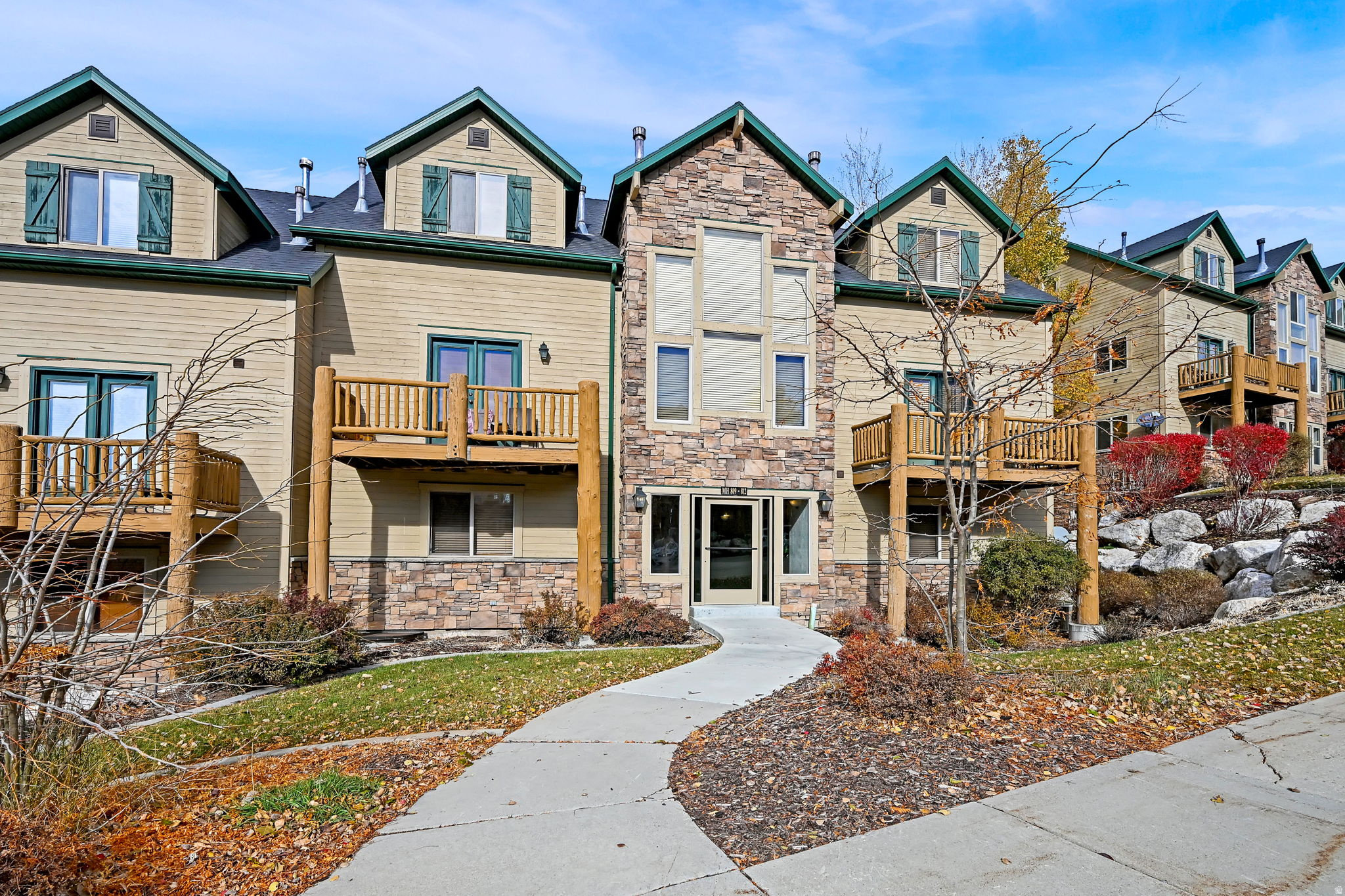 3521 N FOX RUN #811