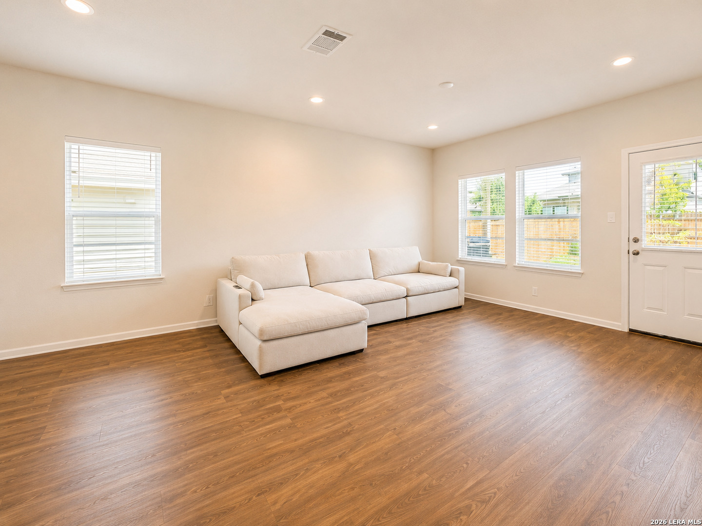5016 Snap Hook, , 78261 — photo 1
