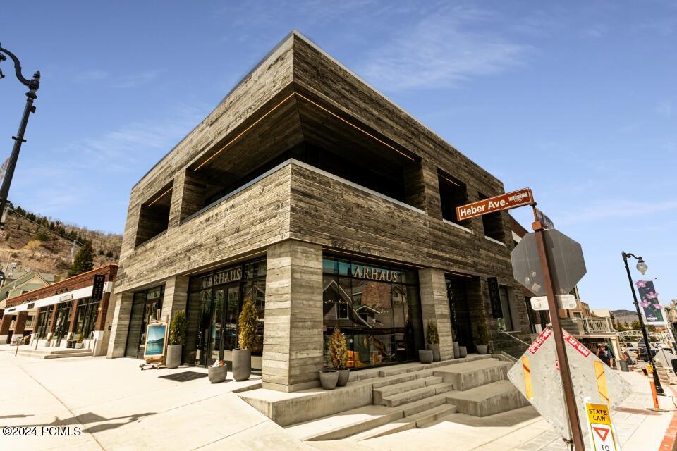 675 Main Street R8-1