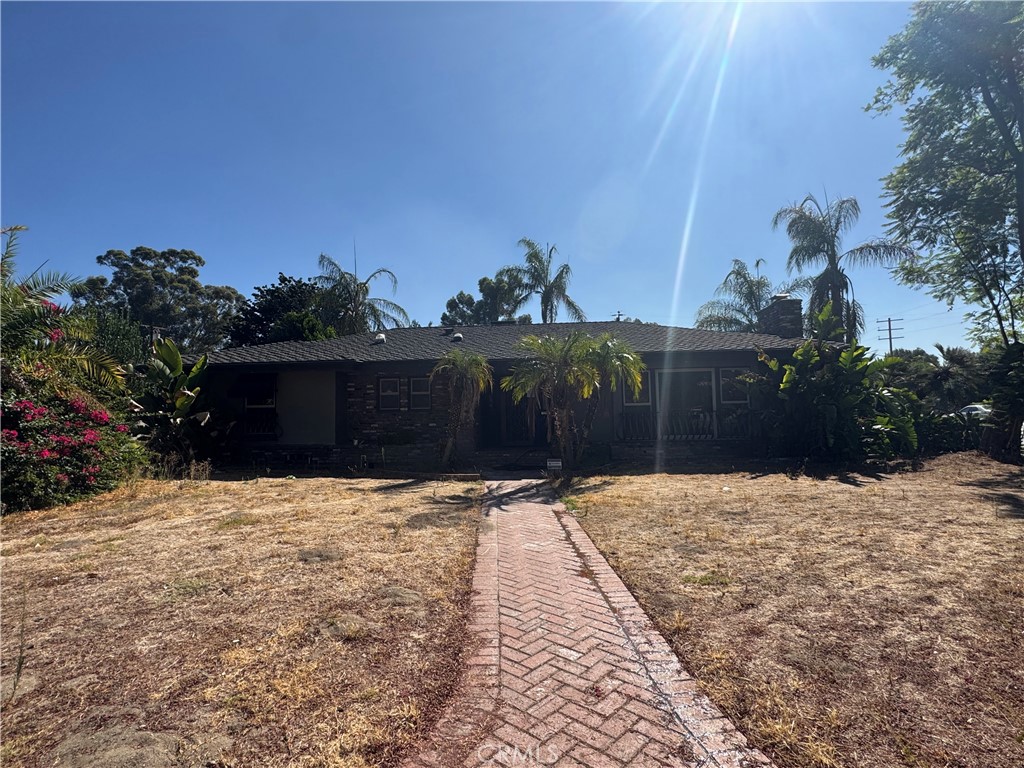 3015 Pepper Tree Lane
