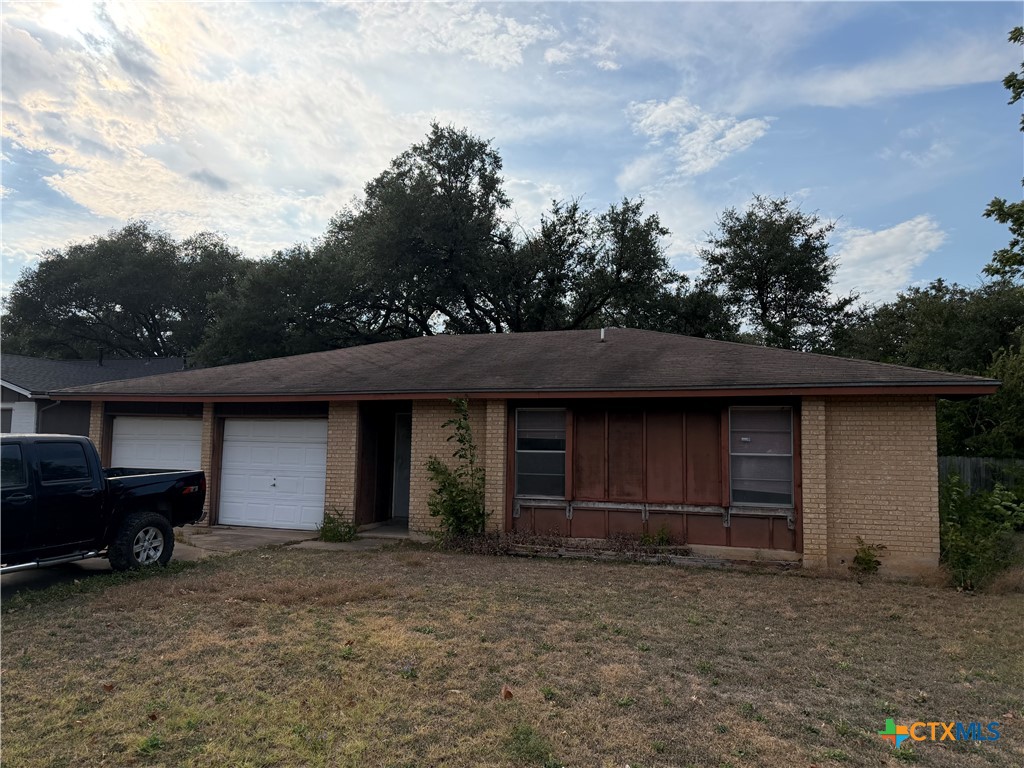 7704 Woodcroft
