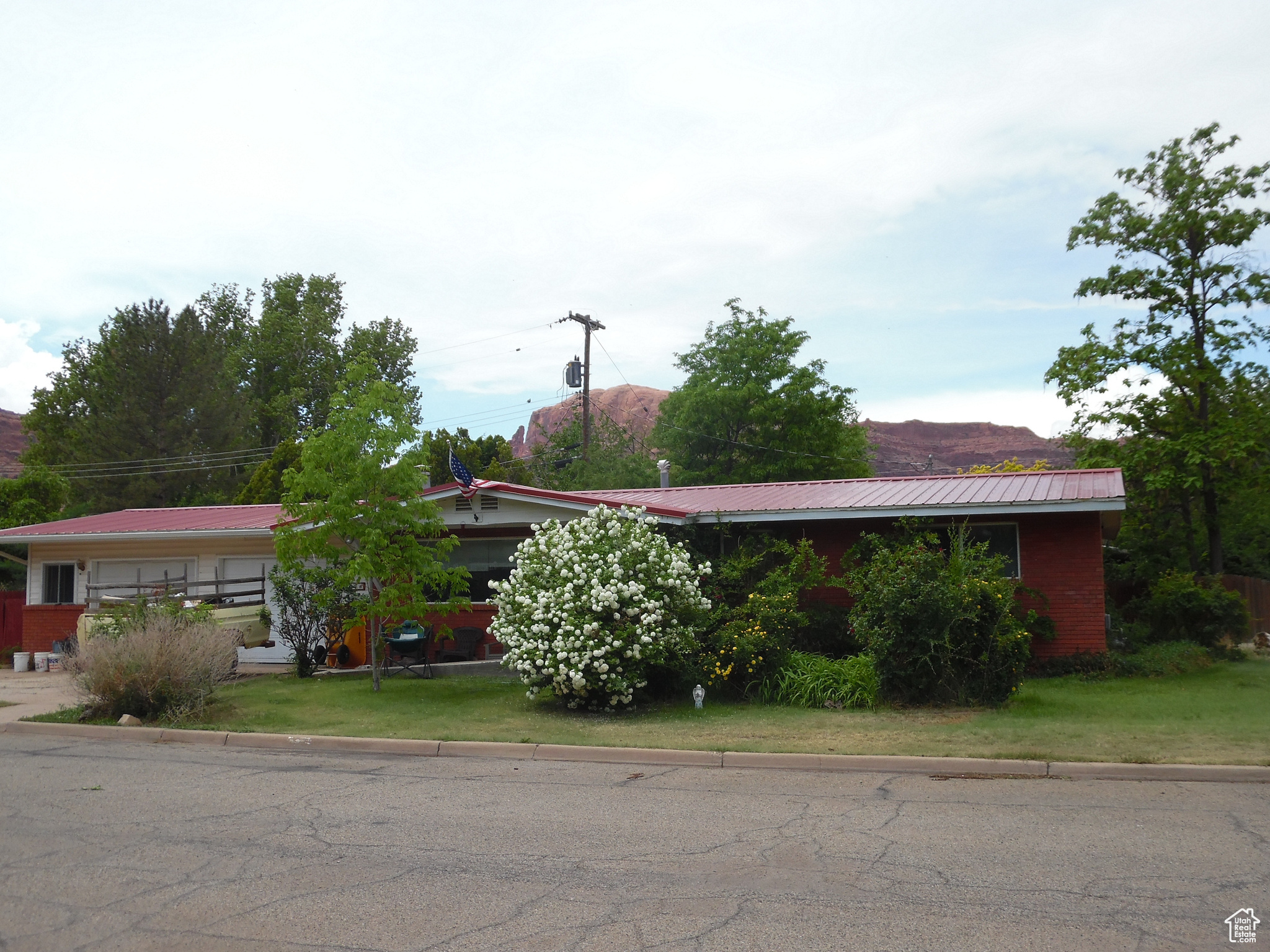 477 W GRAND CIR, Moab, UT 84532 — photo 1