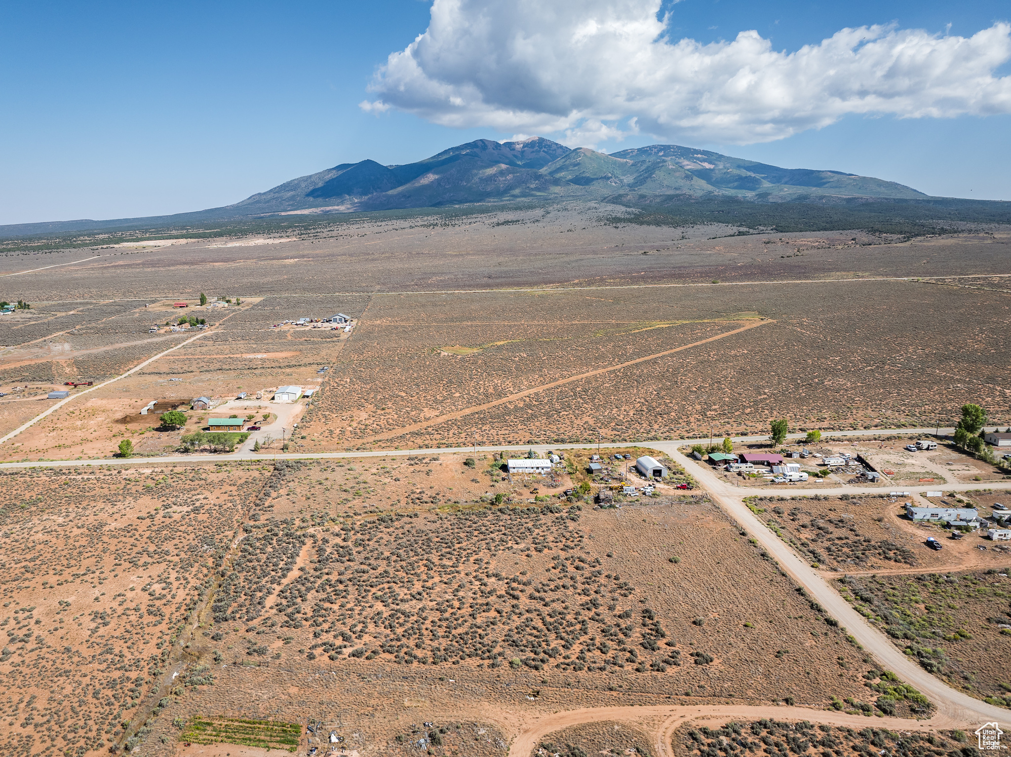 32 S ELK MOUNTAIN AVE, La Sal, UT 84530 — photo 1