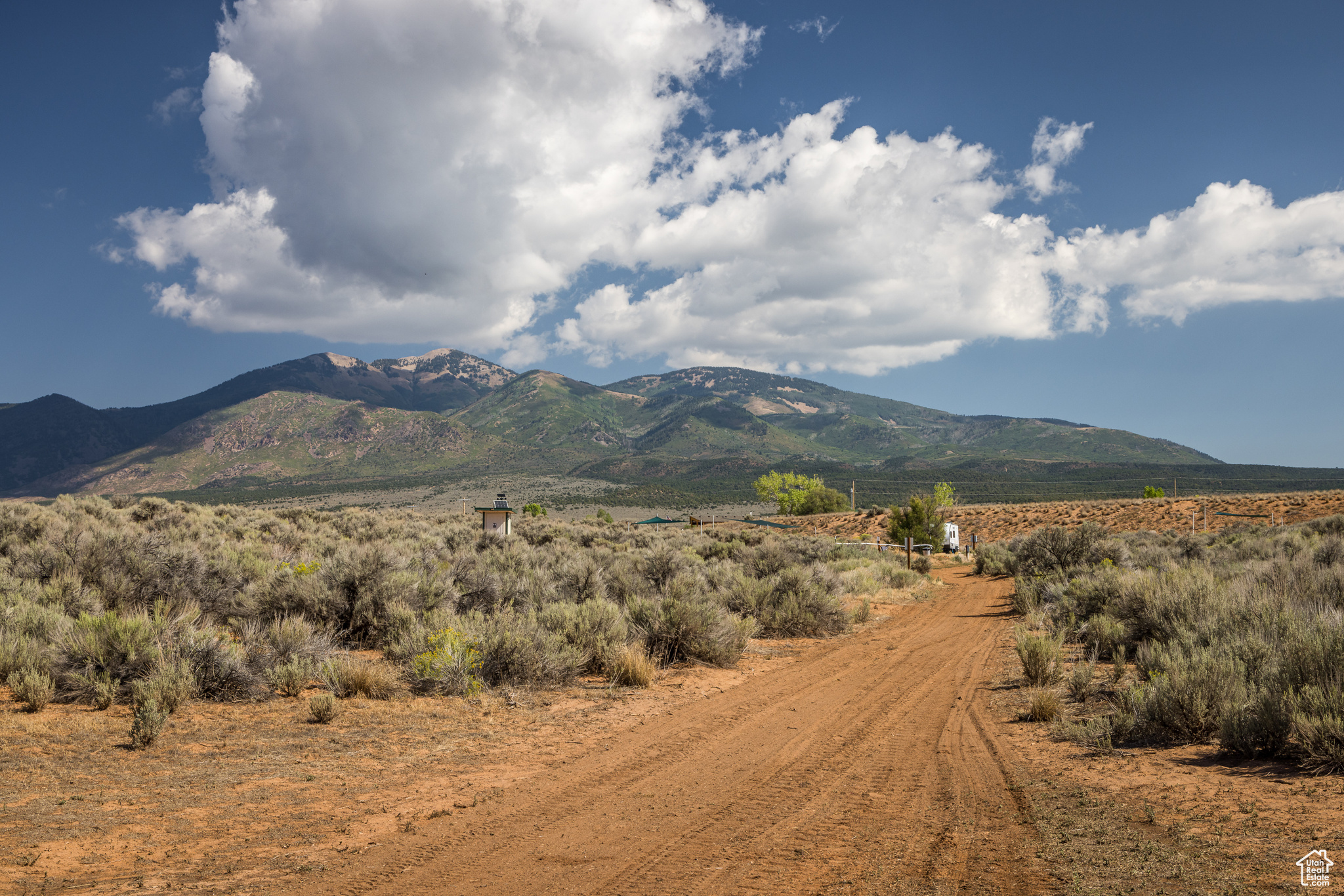 112 S COTTONTAIL AVE, La Sal, UT 84530 — photo 1