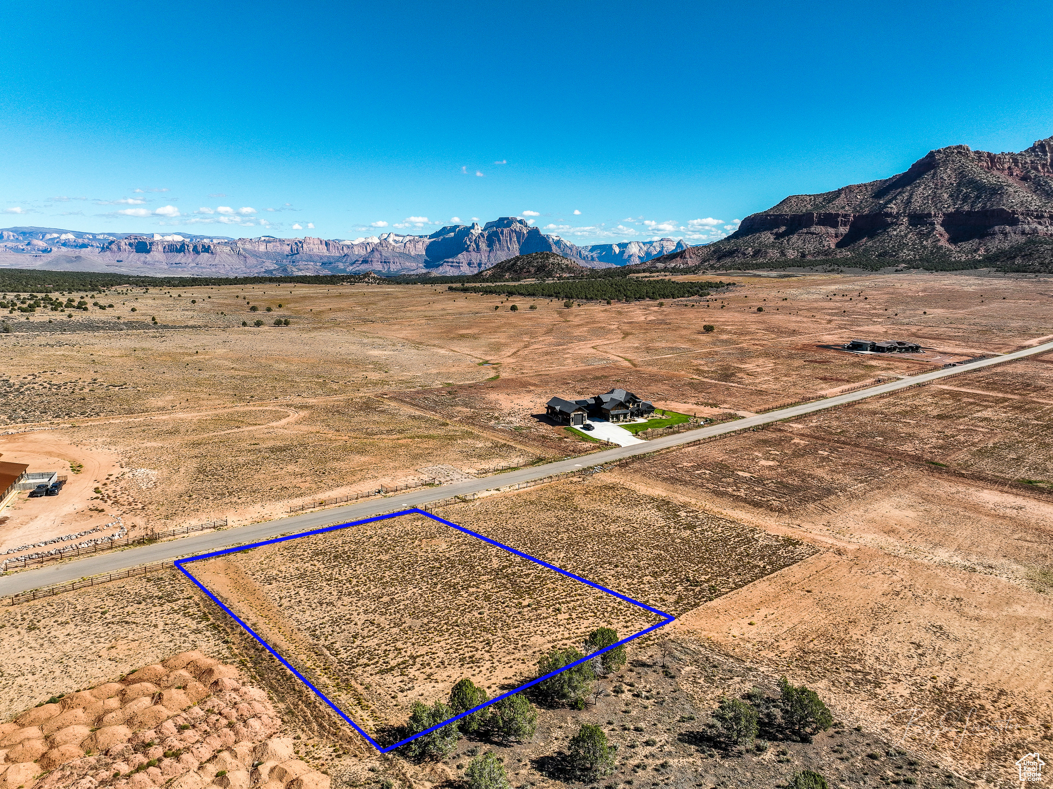 17  DAYBREAK MESA DR, Apple Valley, UT 84737 — photo 1