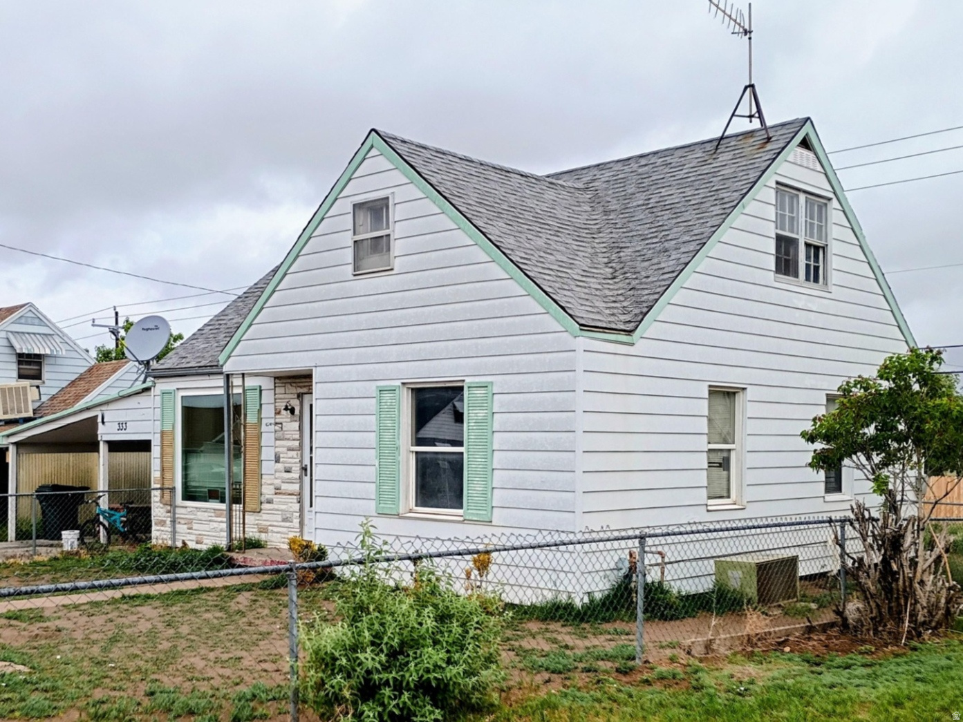 333  DENVER AVE, East Carbon, UT 84520 — photo 1