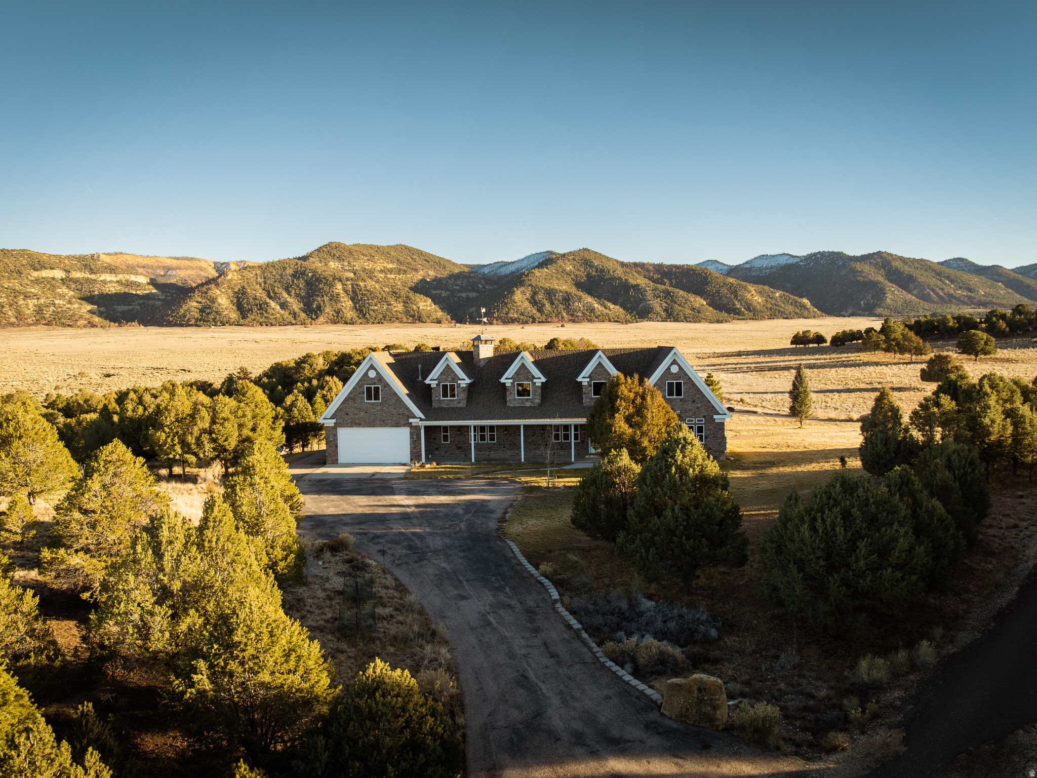 2250 E PAUNSAUGUNT CLIFFS DR, Hatch, UT 84735 — photo 1