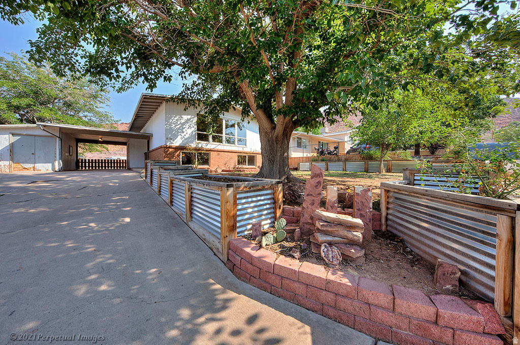 615 ROSETREE LN, Moab, UT 84532 — photo 1