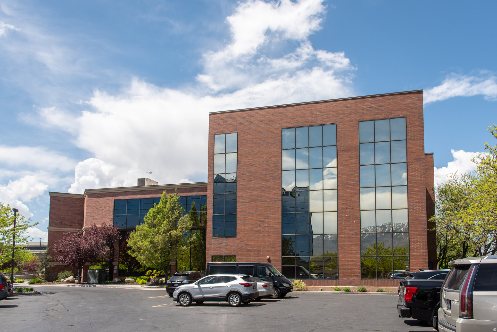 5296 S COMMERCE DR, Murray, UT 84107 — photo 1