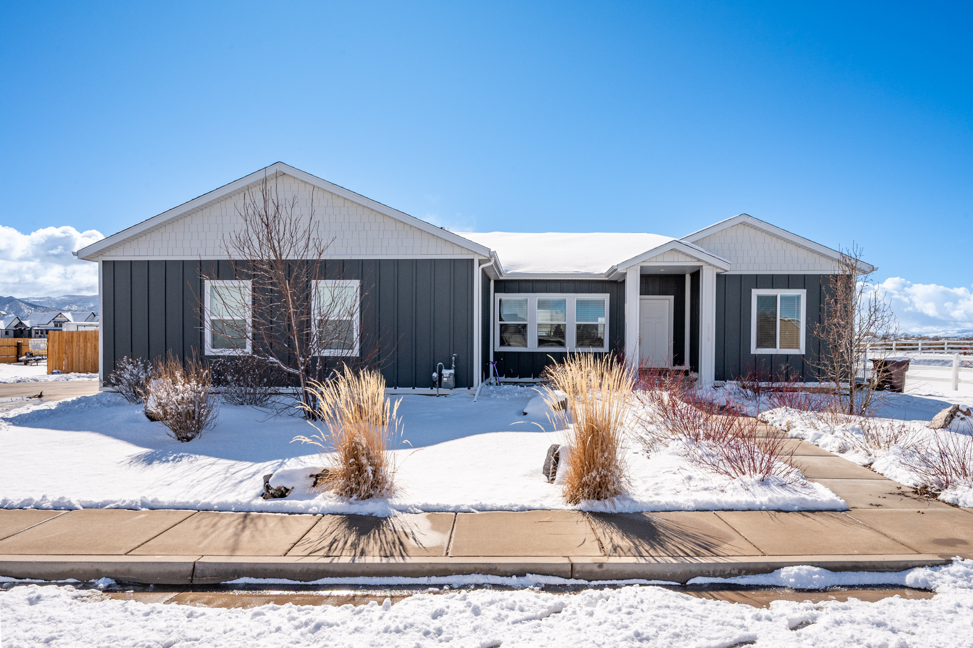 2319 W 4200 N