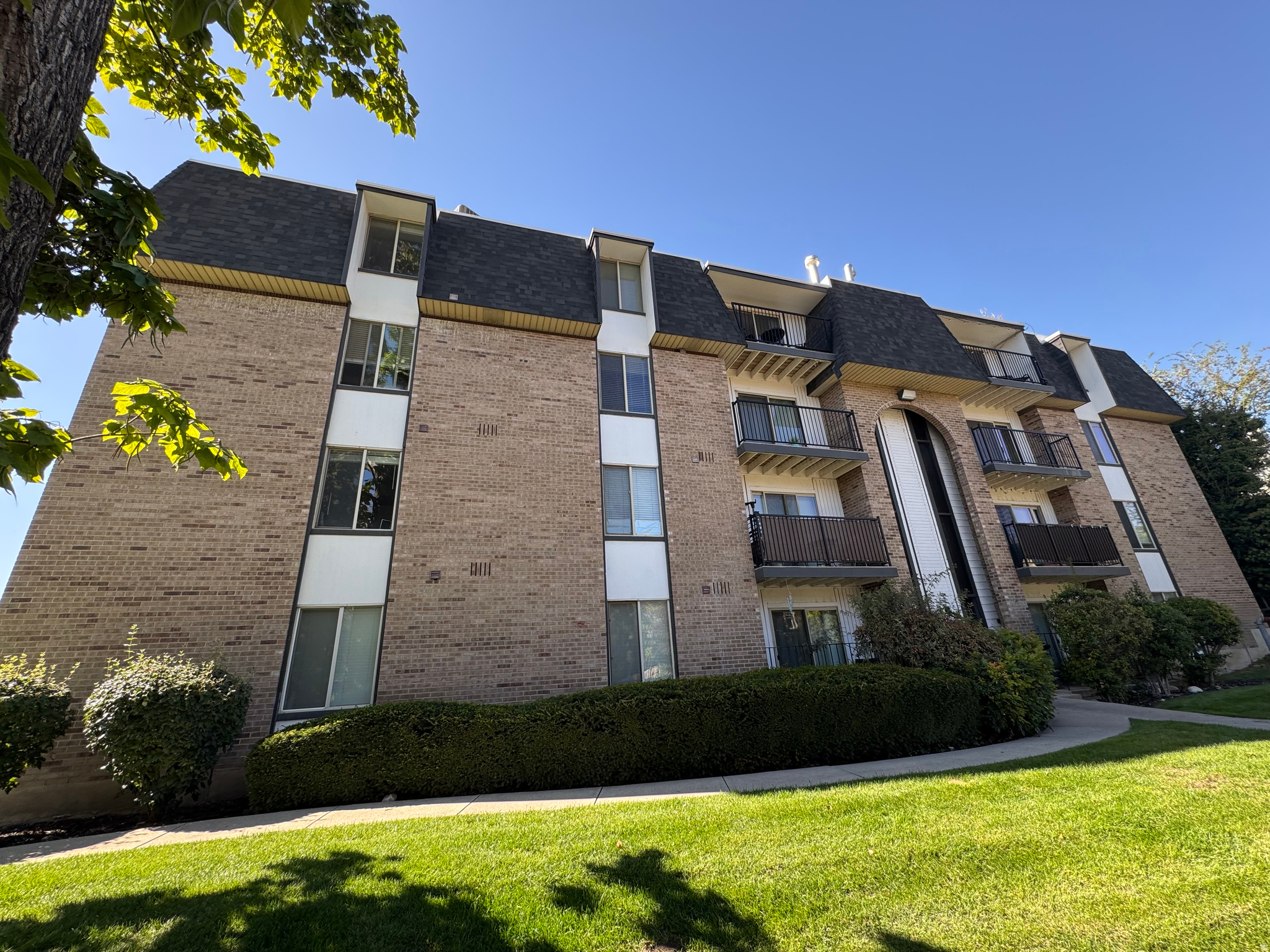 107 E B ST, Salt Lake City, UT 84103 — photo 1