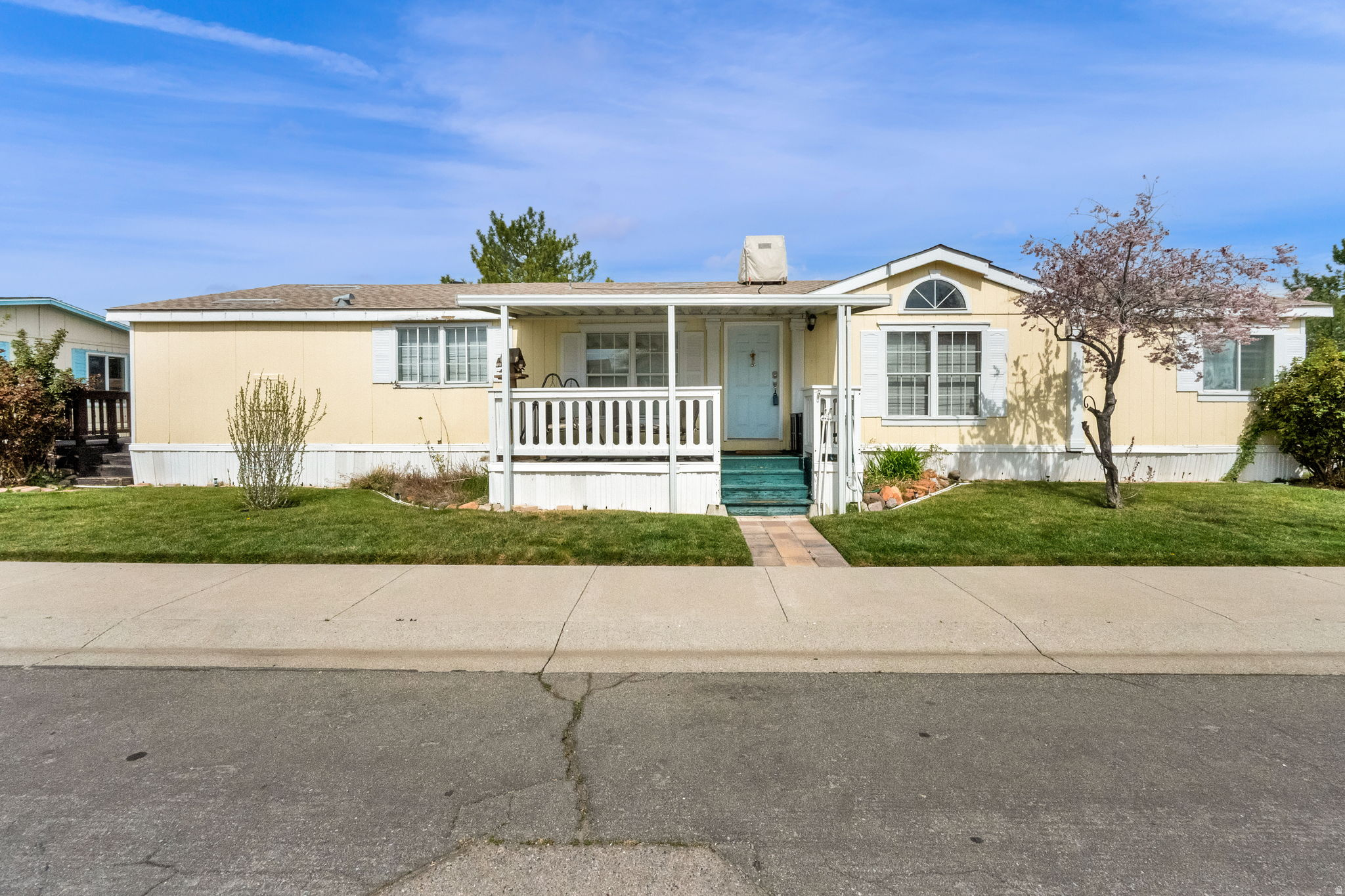 2866 S HAMPTON PARK DR, West Valley City, UT 84119 — photo 1