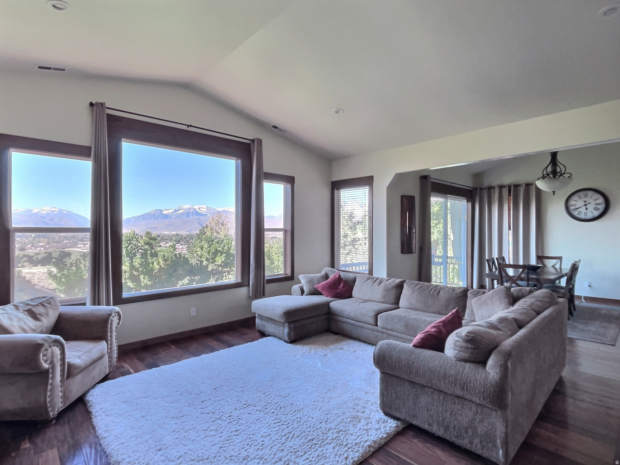 642  RIDGE DR