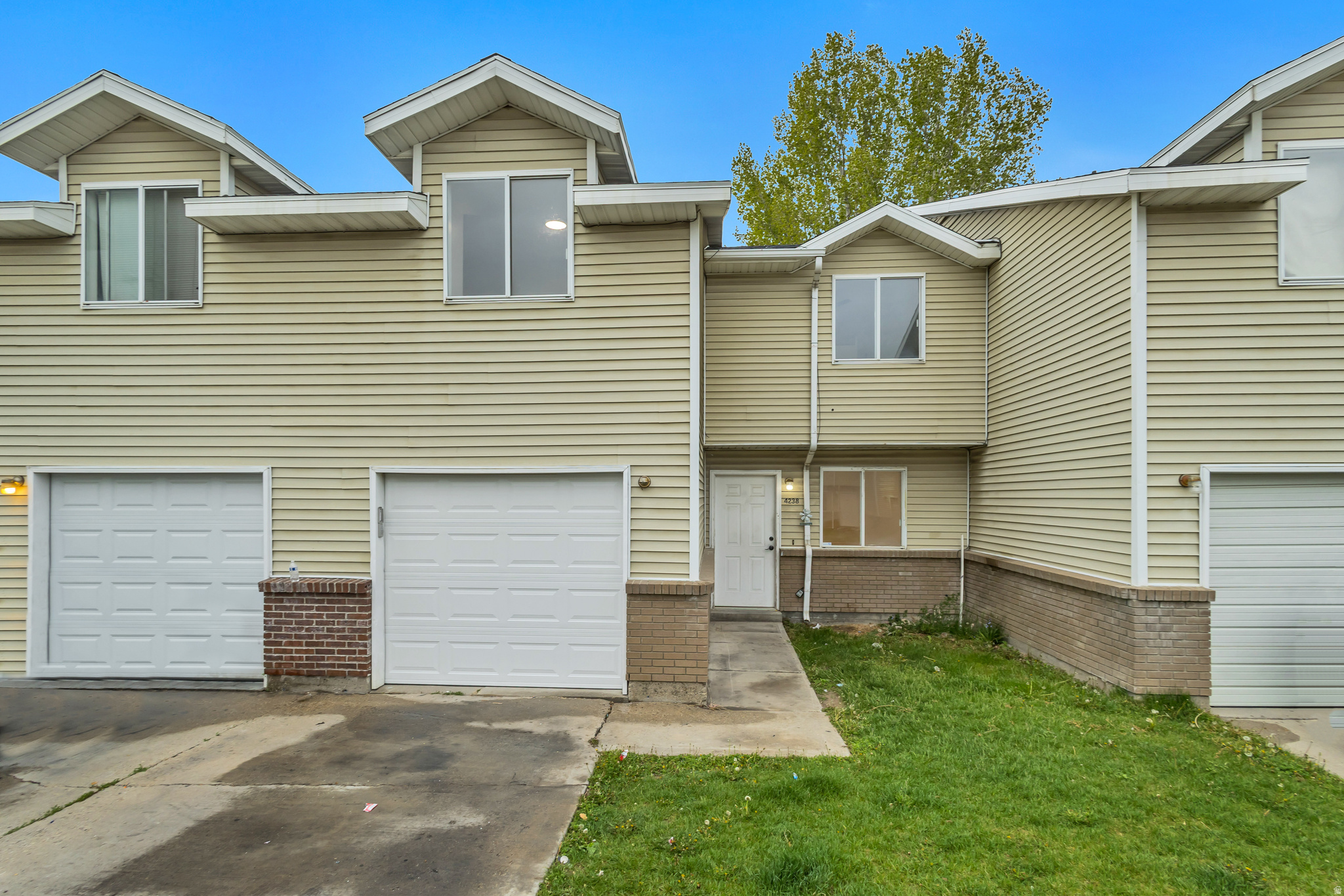 4238 W OLD MILLER CT, Salt Lake City, UT 84118 — photo 1