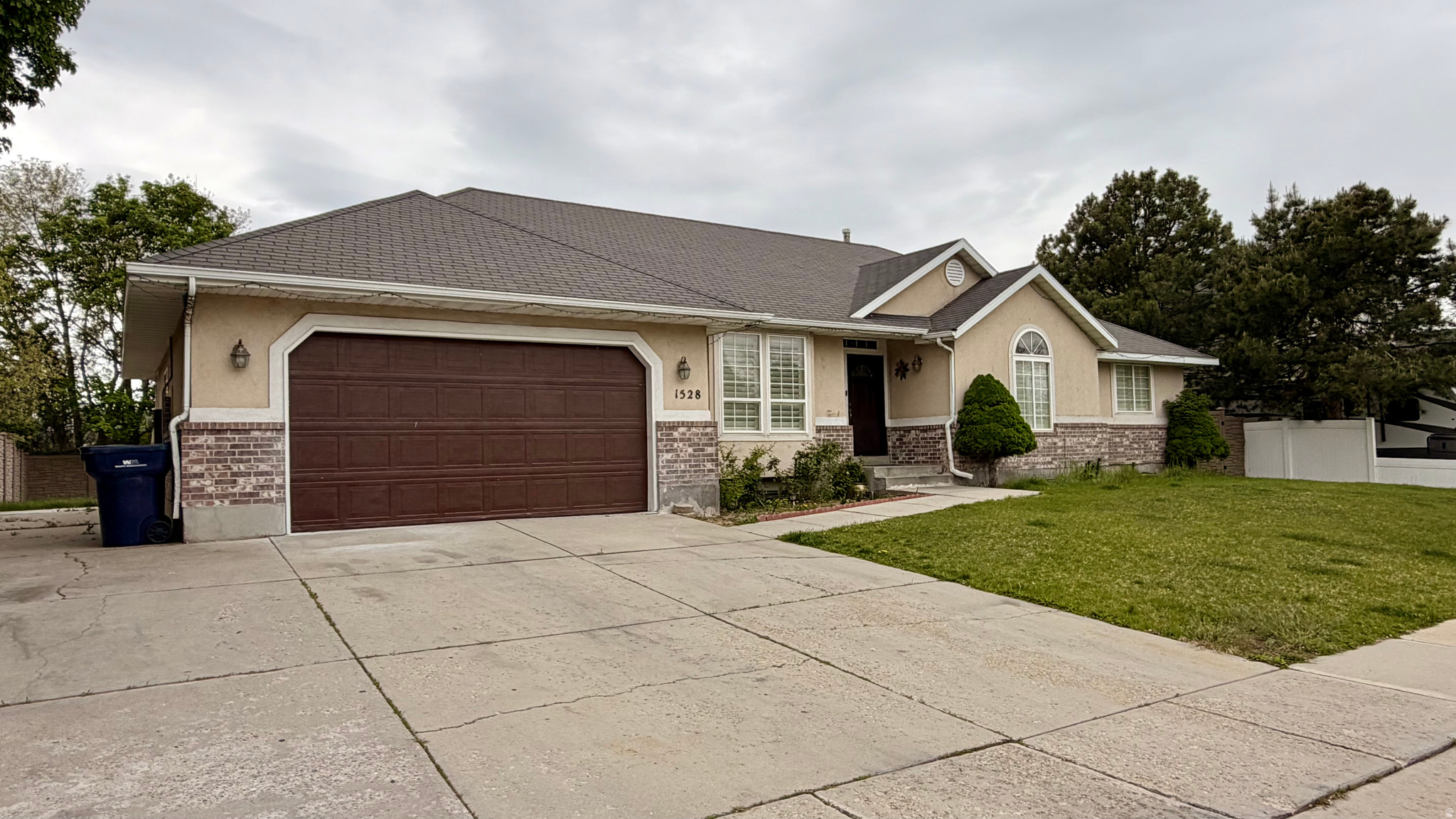 1528 E BUTTERCUP DR, Sandy, UT 84092 — photo 1