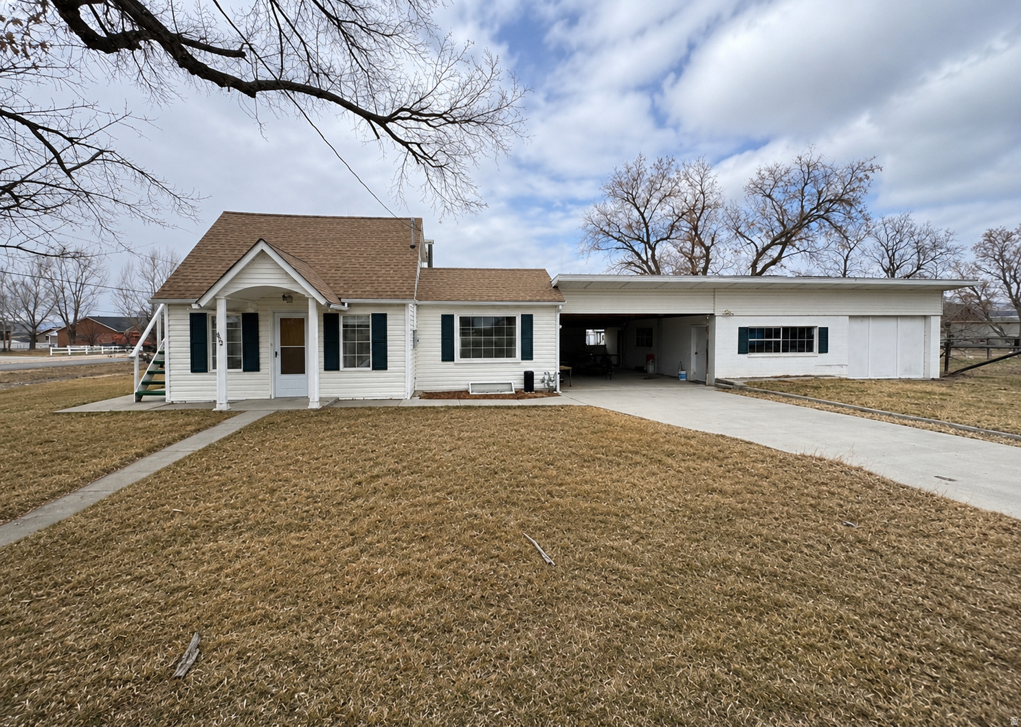 692 S 300 W, Mt Pleasant, UT 84647 — photo 1