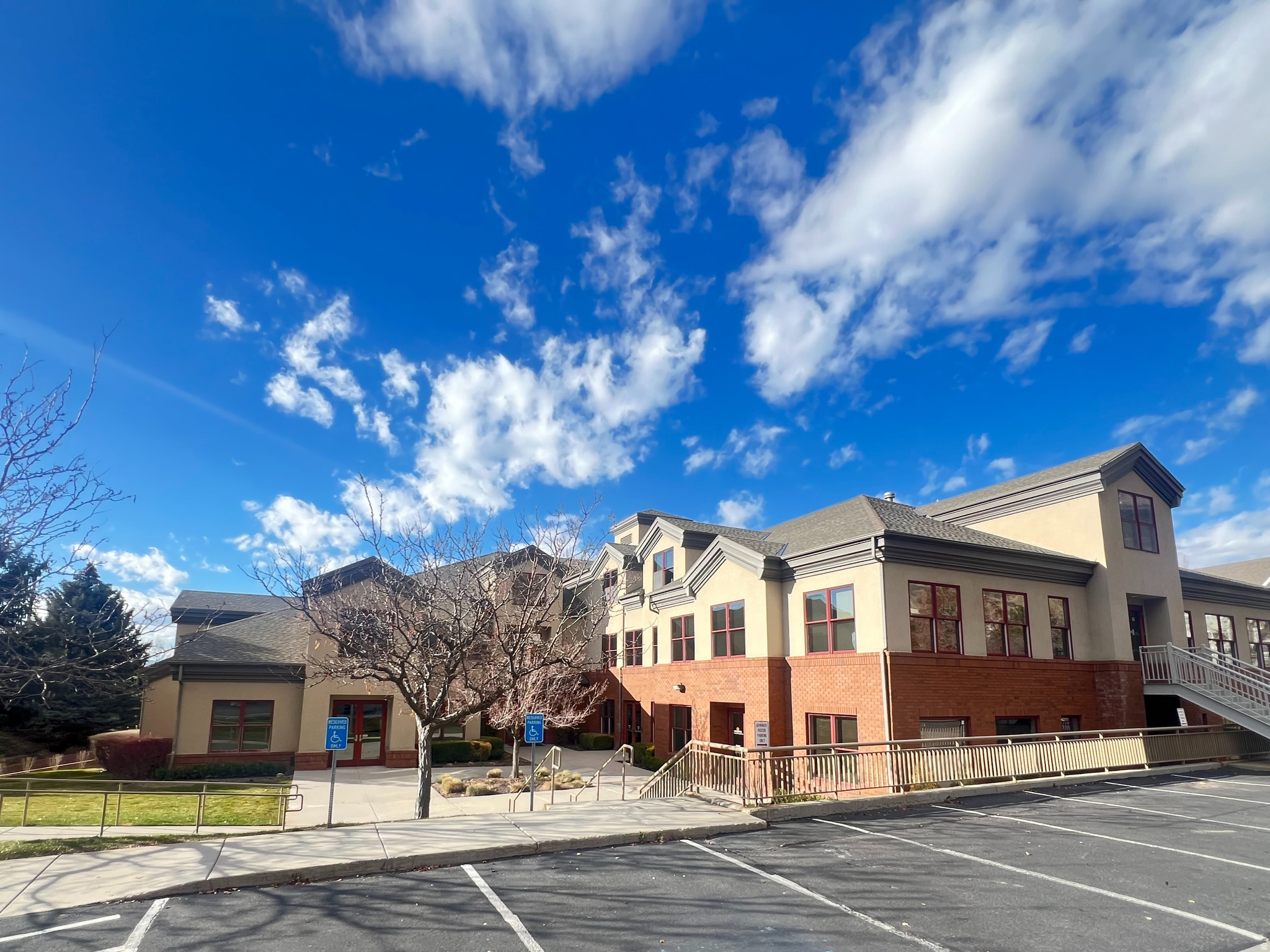 3115 E LION LN