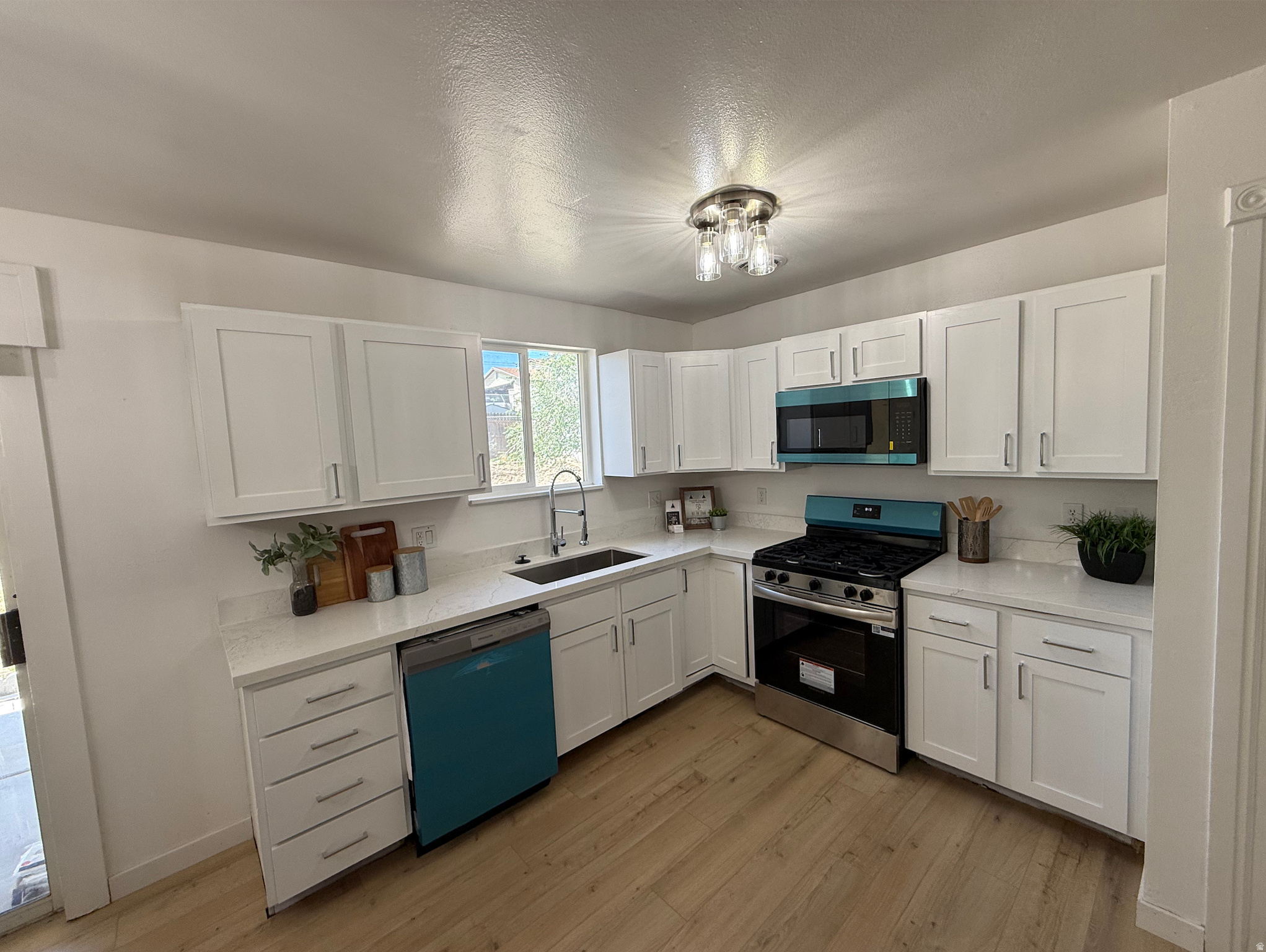 6281 W KING VALLEY DR, West Valley City, UT 84128 — photo 1